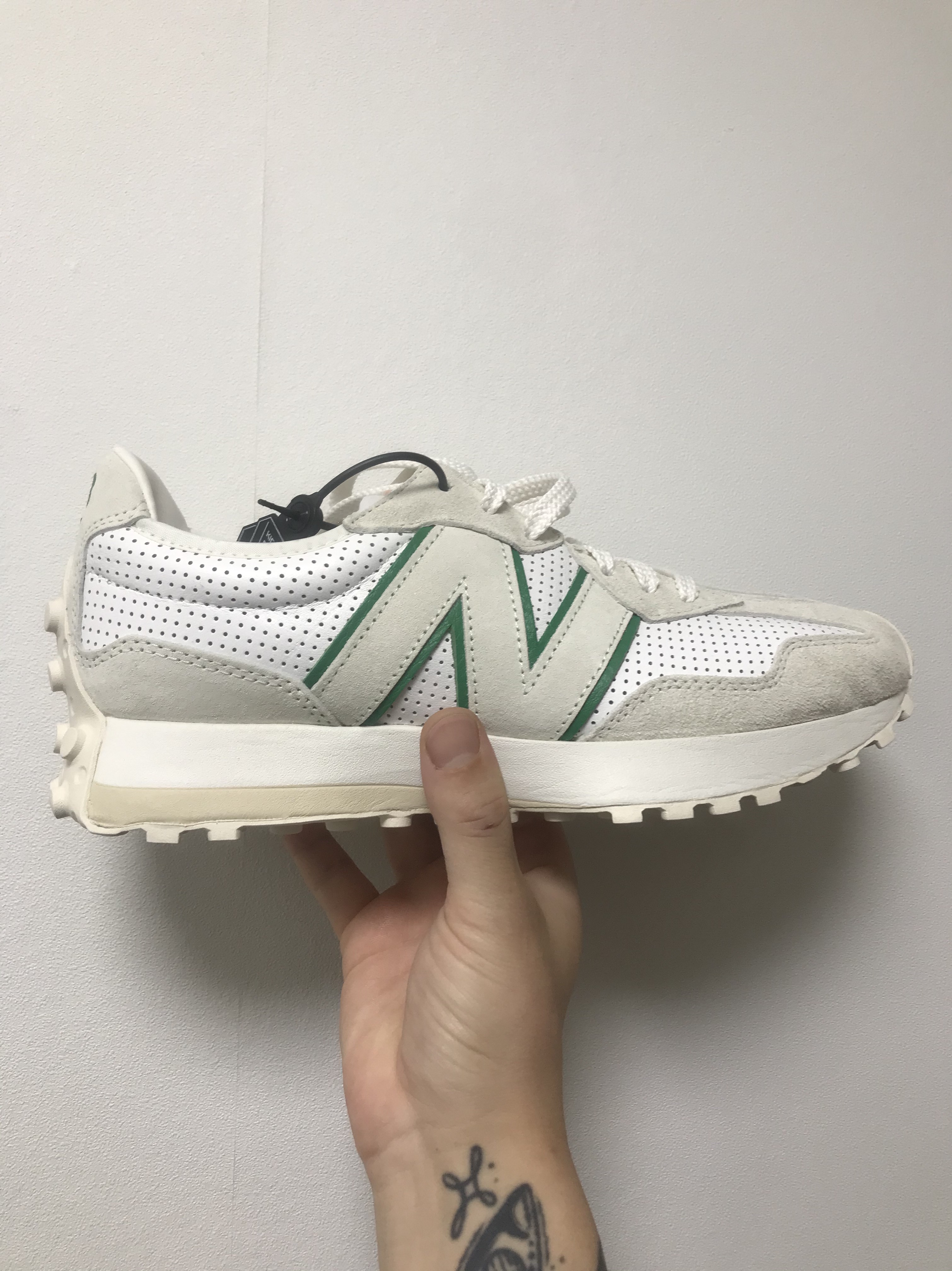 New Balance x Casablanca 327 Idealist Off White Green 착용 스타일