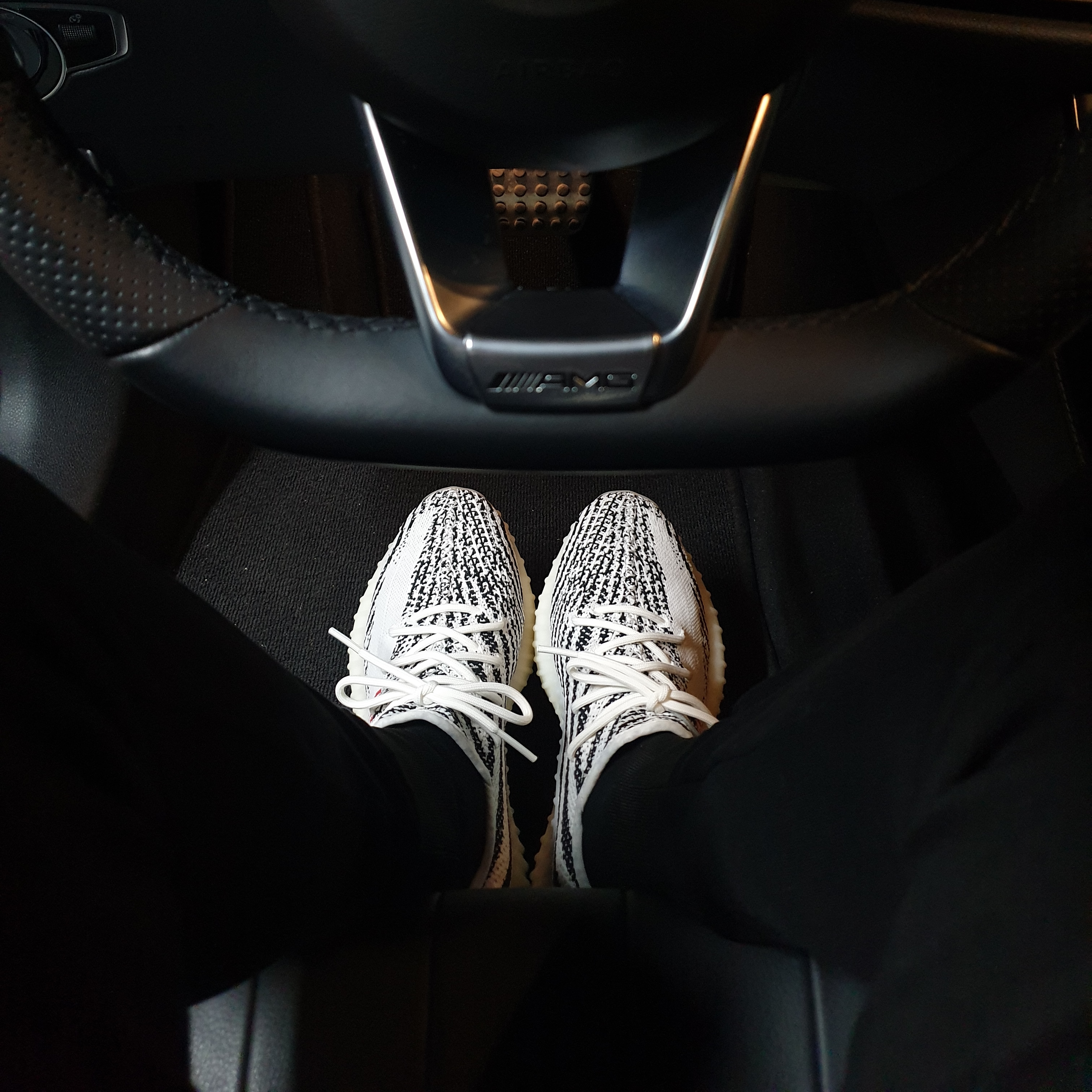 Adidas Yeezy Boost 350 V2 Zebra 2017/2019/2020 착용 스타일 - 2