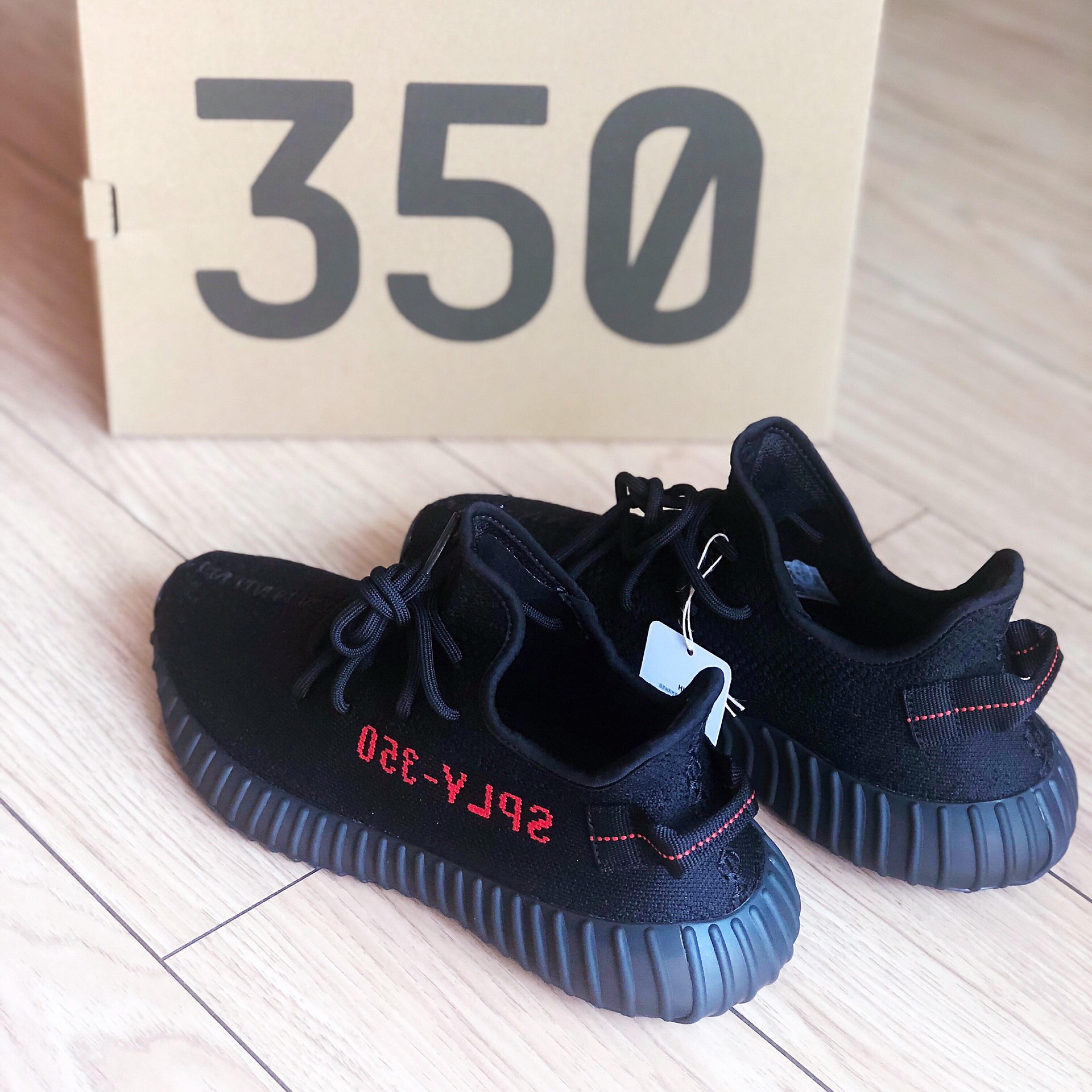 Adidas Yeezy Boost 350 V2 Black Red 2020 착용 스타일