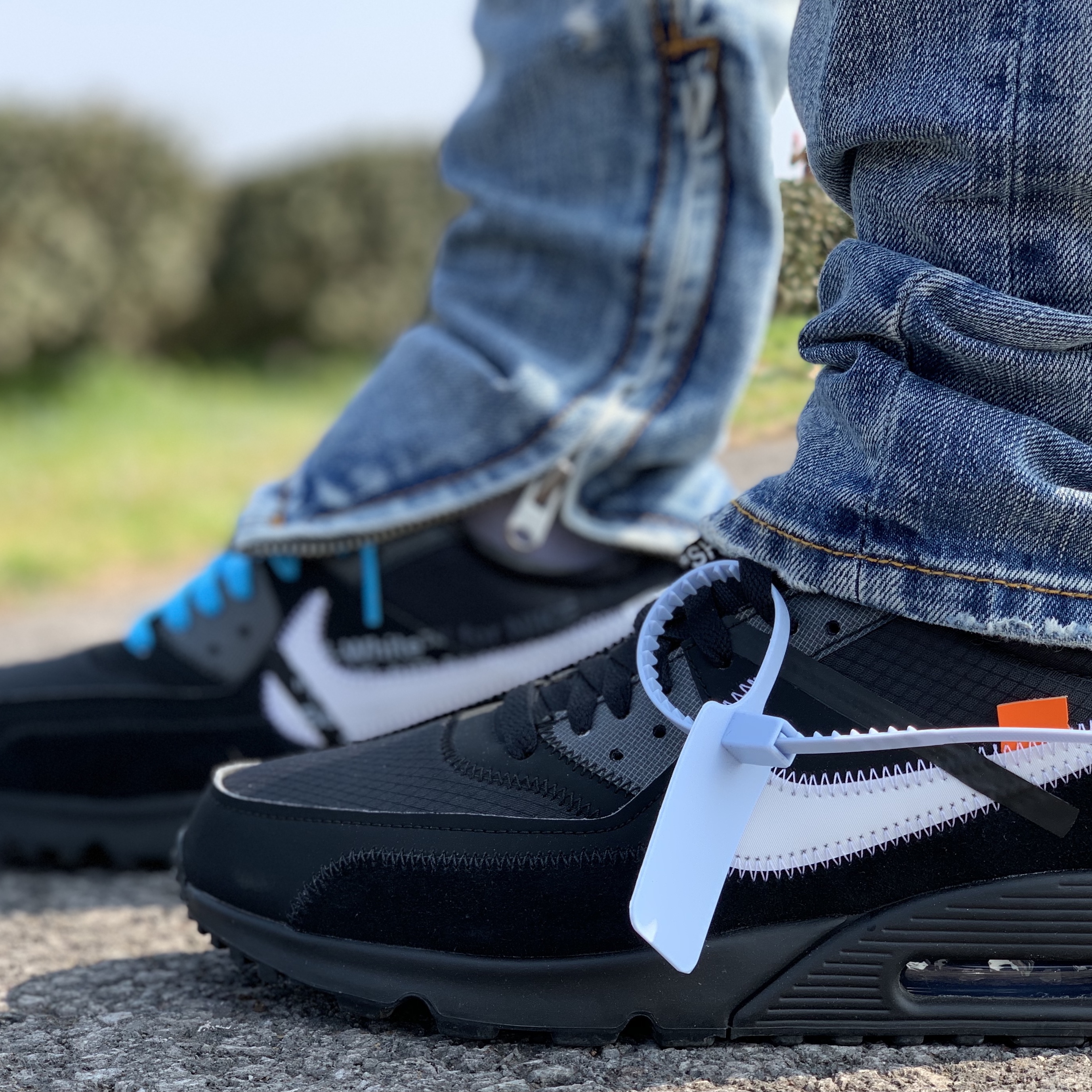 Nike x Off-White Air Max 90 V2 Black White 착용 스타일 - 2