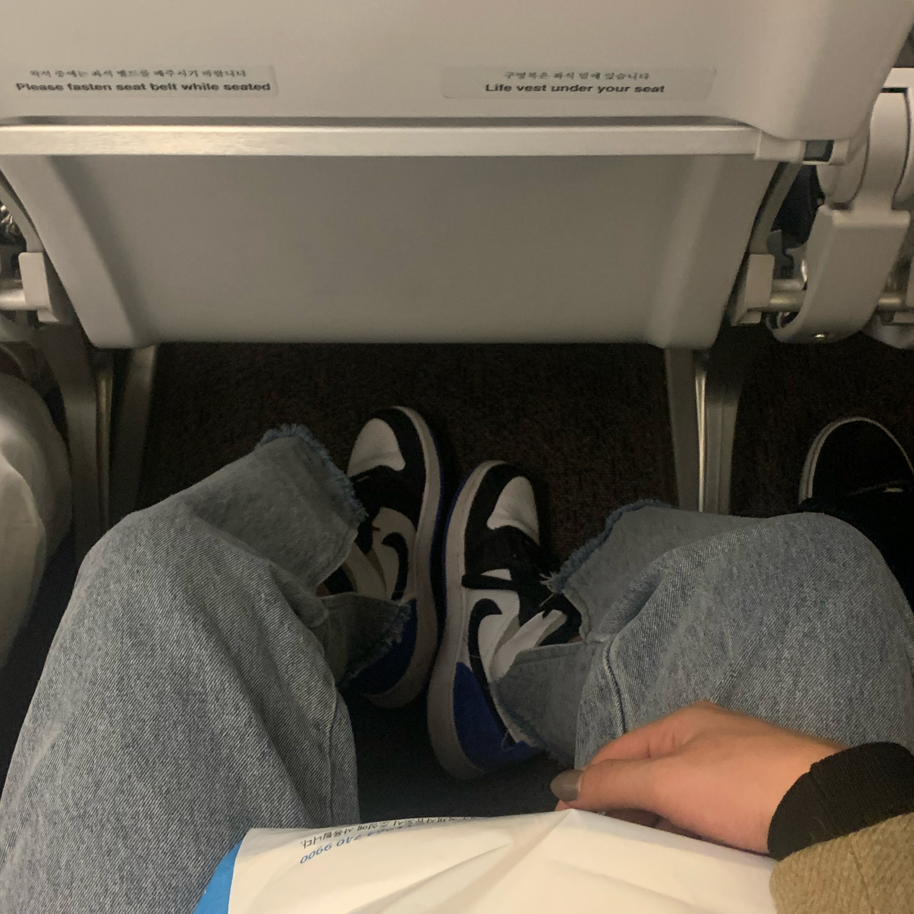 Jordan 1 Mid SE Hyper Royal 착용 스타일