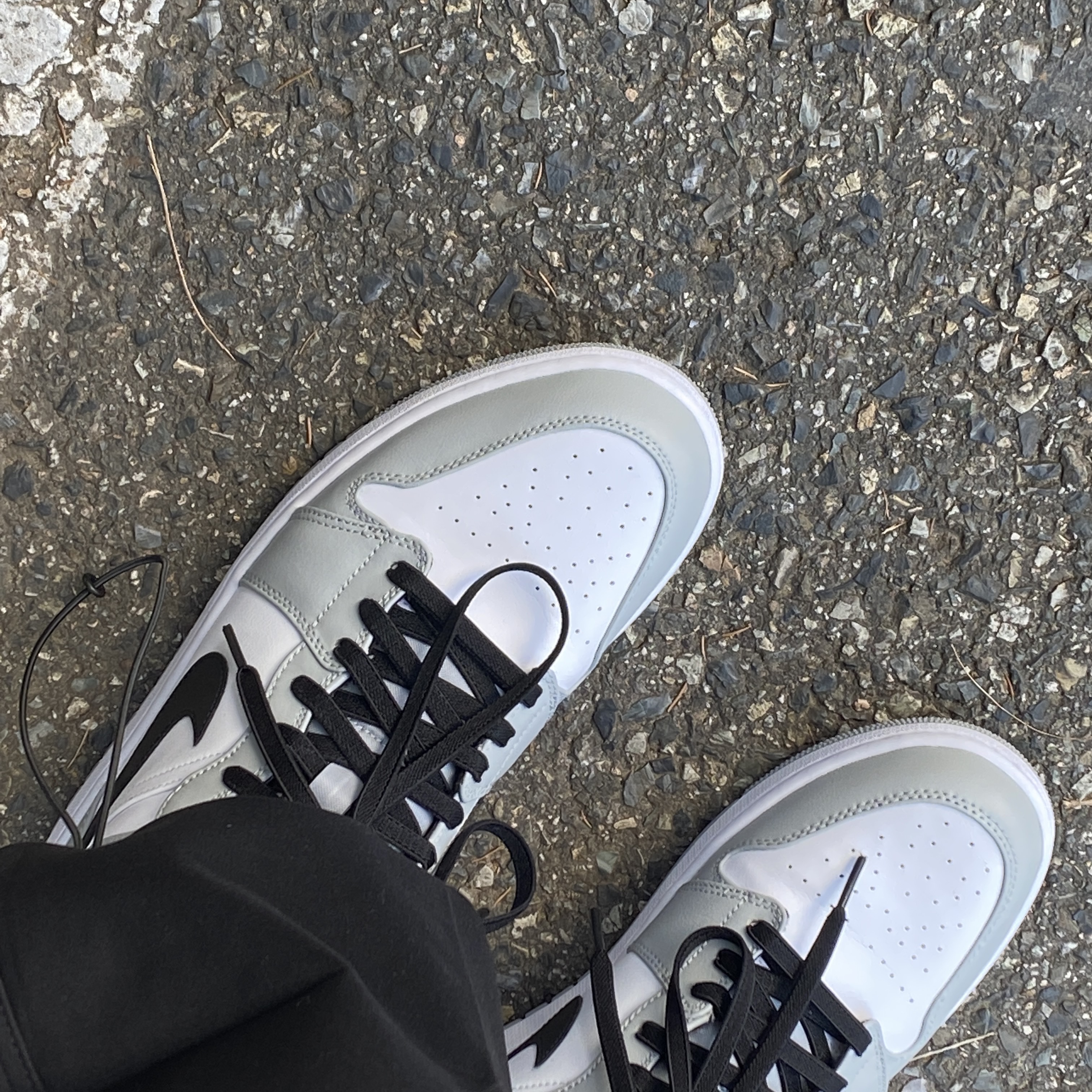 Jordan 1 Mid Light Smoke Grey 착용 스타일