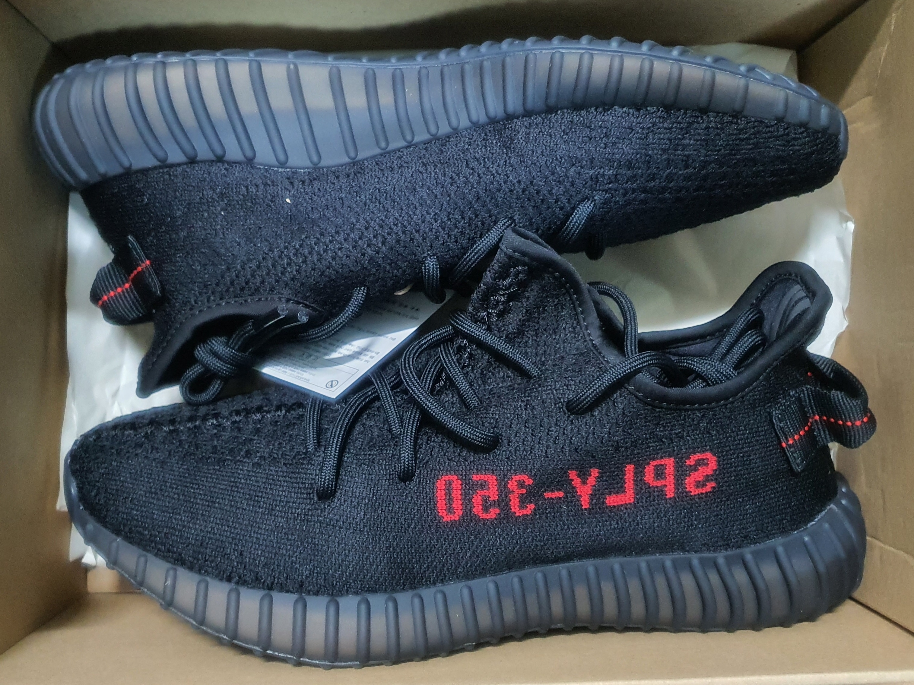 Adidas Yeezy Boost 350 V2 Black Red 2020 착용 스타일