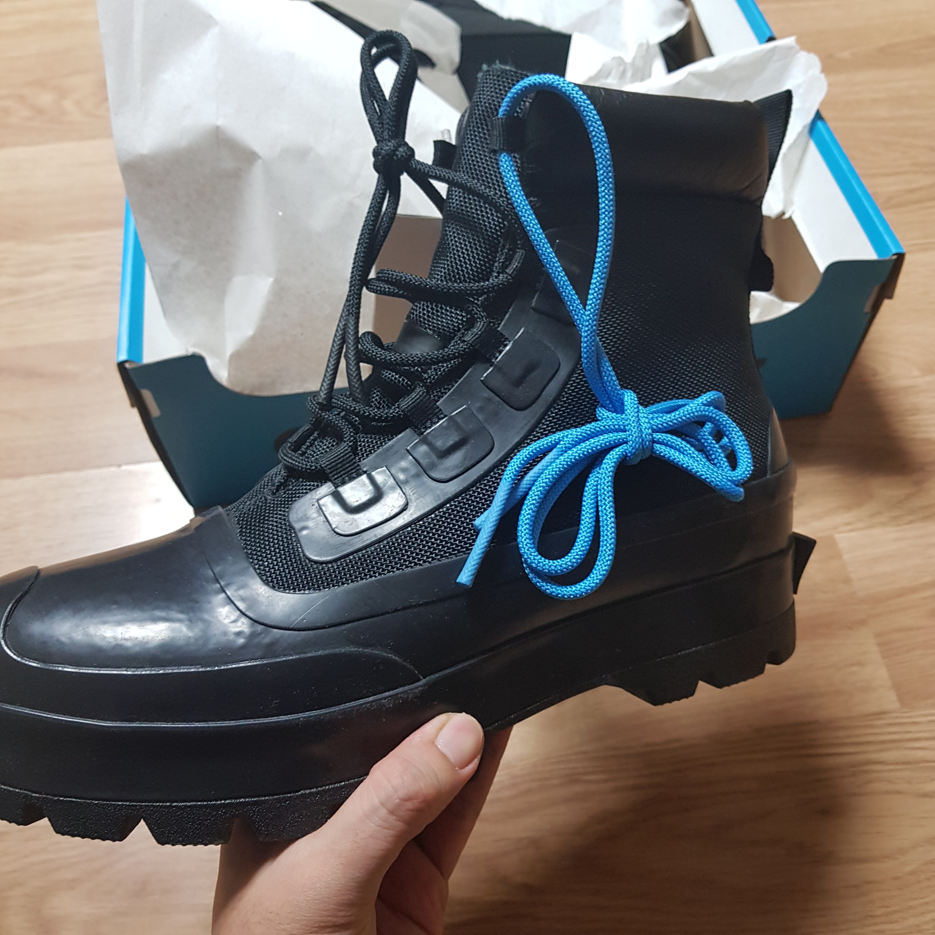 Converse x Ambush Chuck Taylor All Star Duck Boot Black 착용 스타일 - 4
