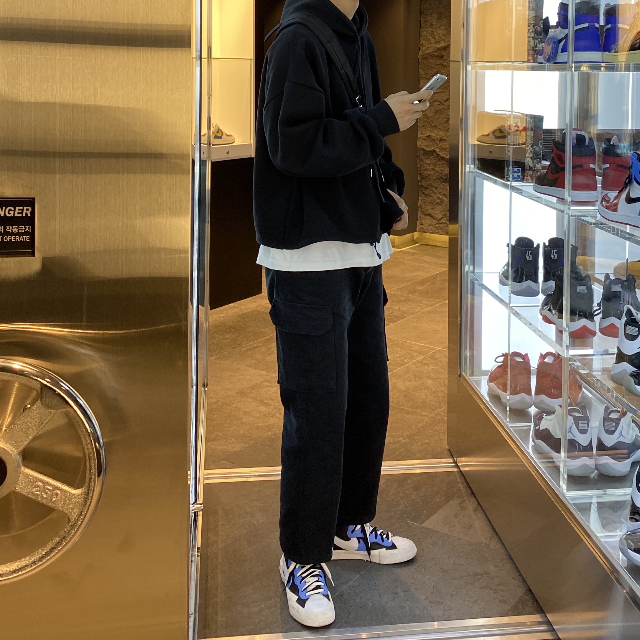 Nike x Sacai Blazer Mid White Black Legend Blue 착용 스타일