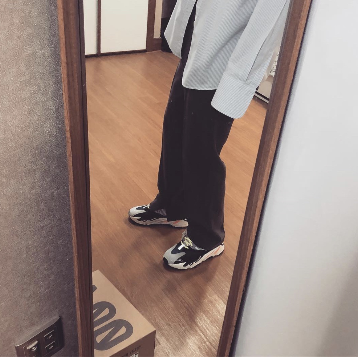 Adidas Yeezy Boost 700 Wave Runner Solid Grey 2017/2019 착용 스타일