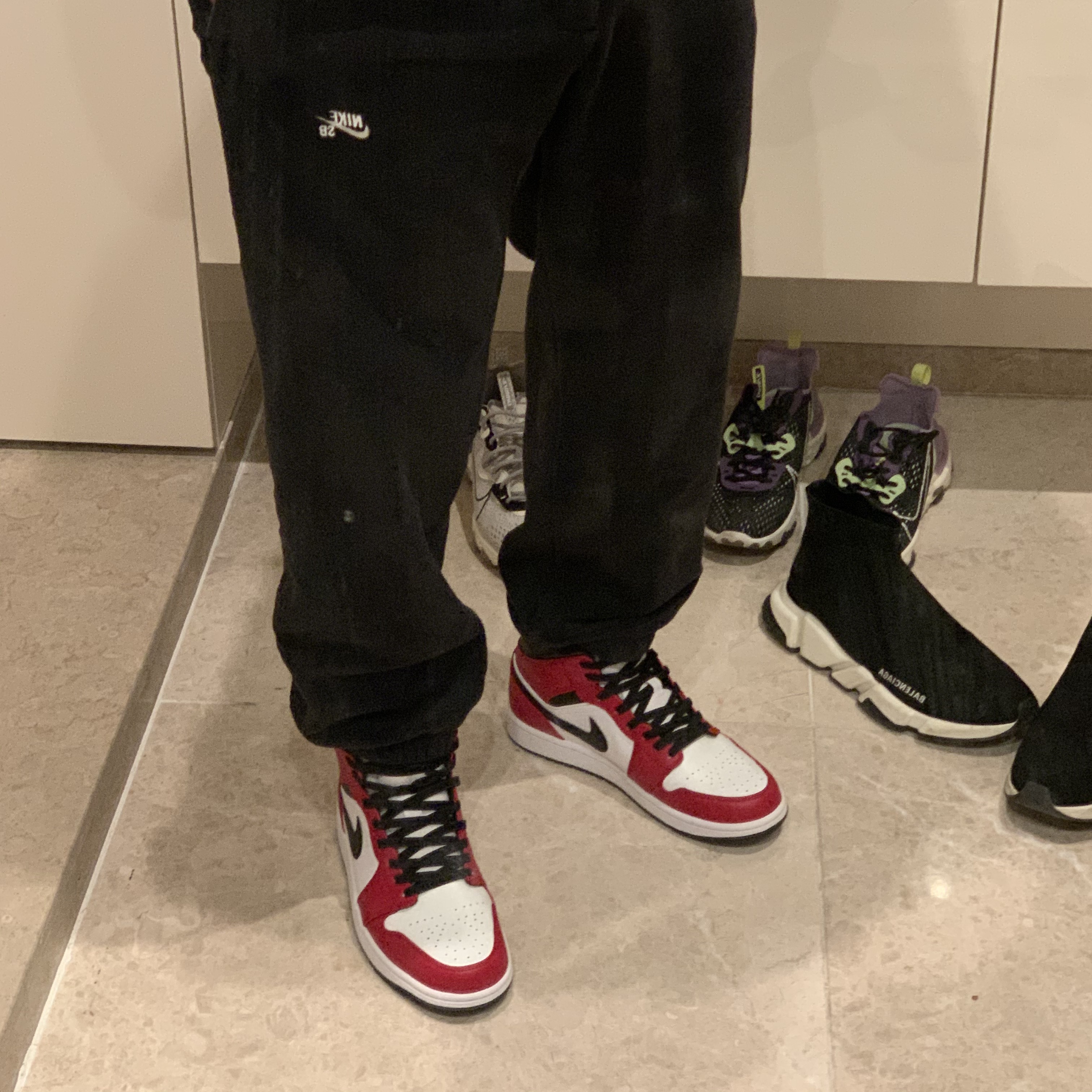 Jordan 1 Mid Chicago Black Toe 착용 스타일 - 1
