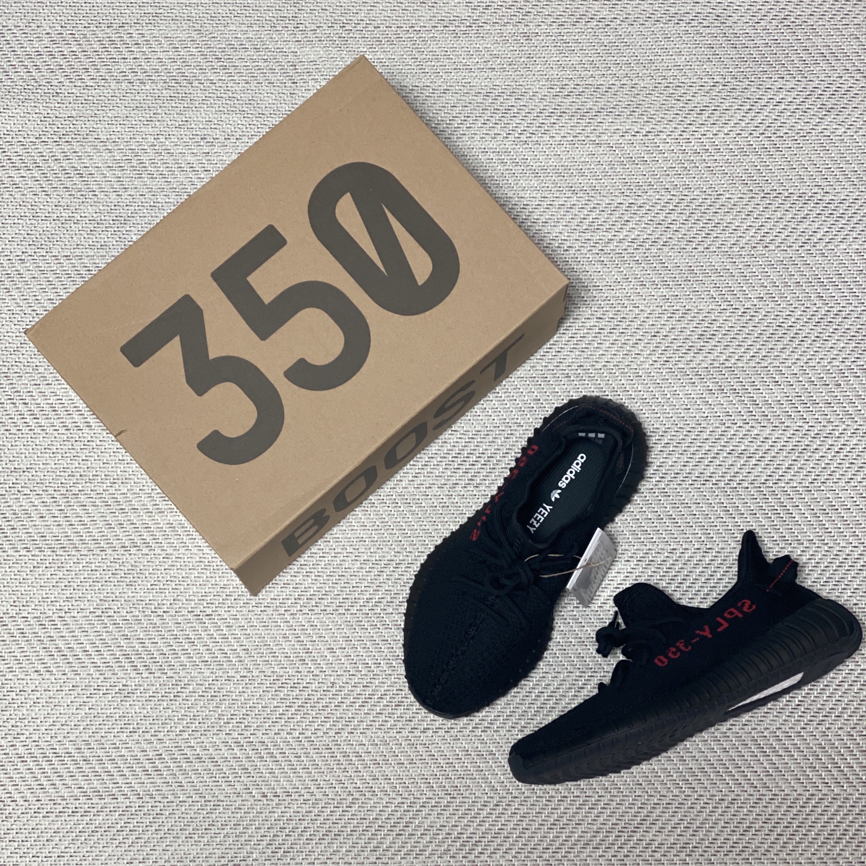 Adidas Yeezy Boost 350 V2 Black Red 2020 착용 스타일