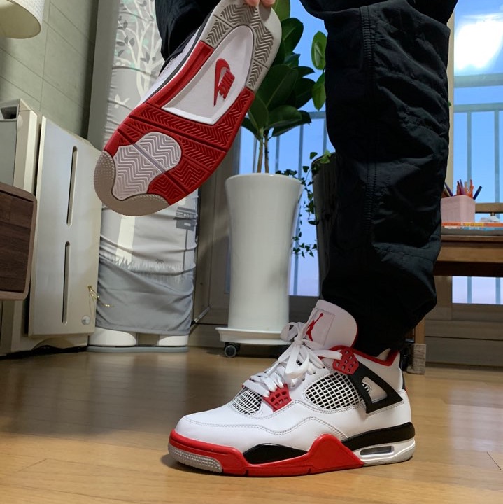 Jordan 4 Retro OG Fire Red 2020 착용 스타일 - 4