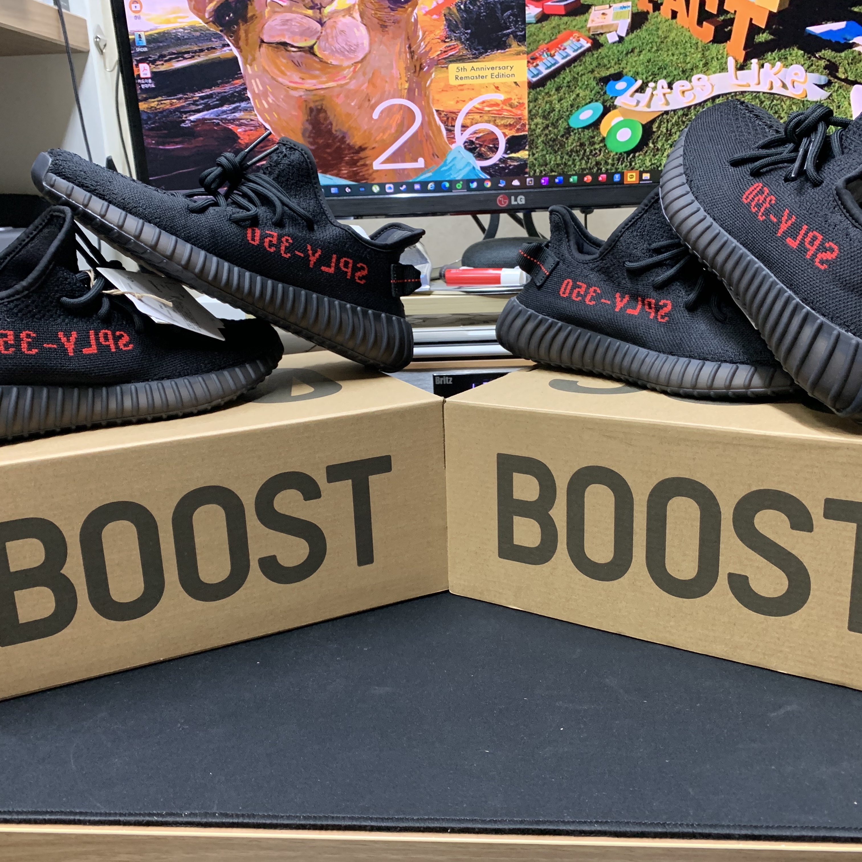 Adidas Yeezy Boost 350 V2 Black Red 2020 착용 스타일