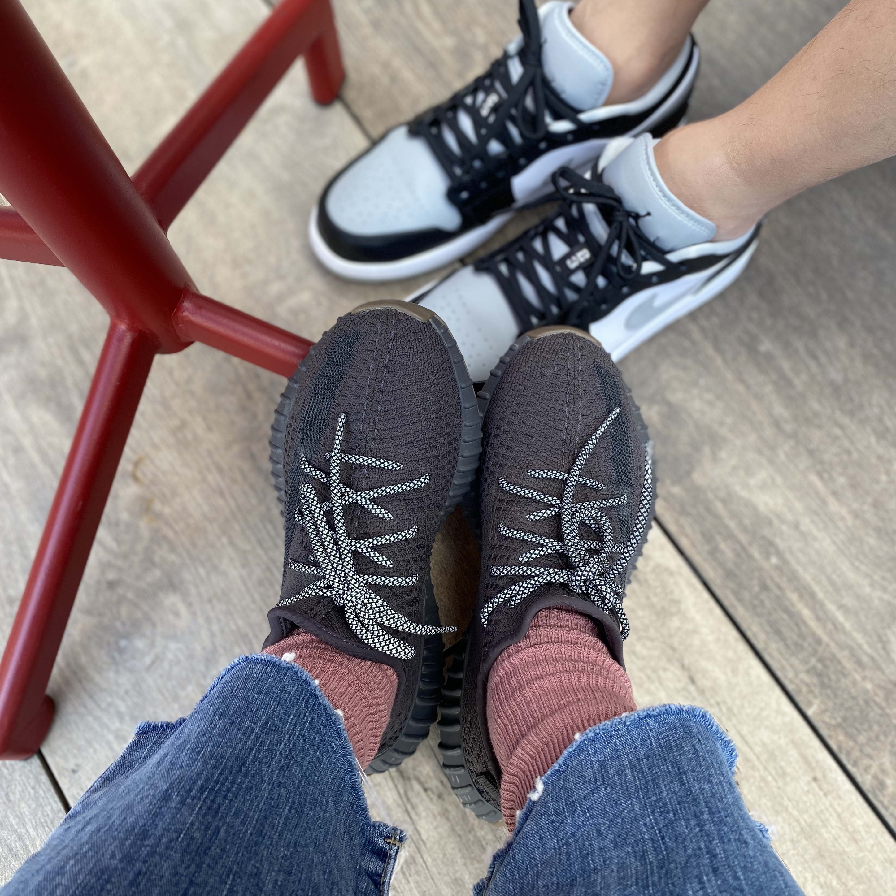 Adidas Yeezy Boost 350 V2 Cinder 착용 스타일