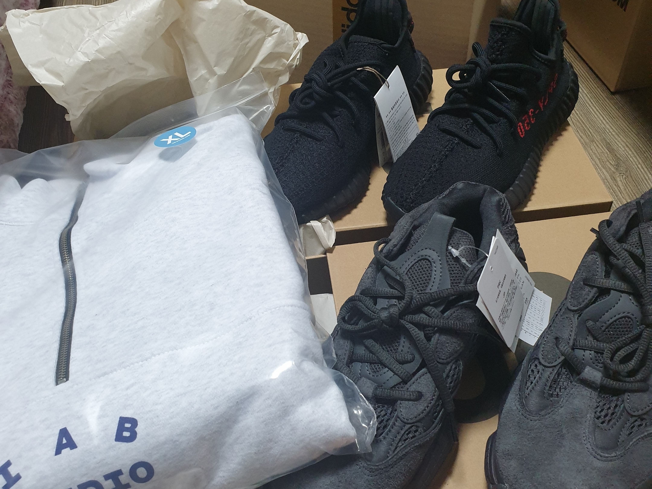 IAB Studio Half Zip Pullover Light Gray, Adidas Yeezy Boost 350 V2 Black Red 2020 착용 스타일