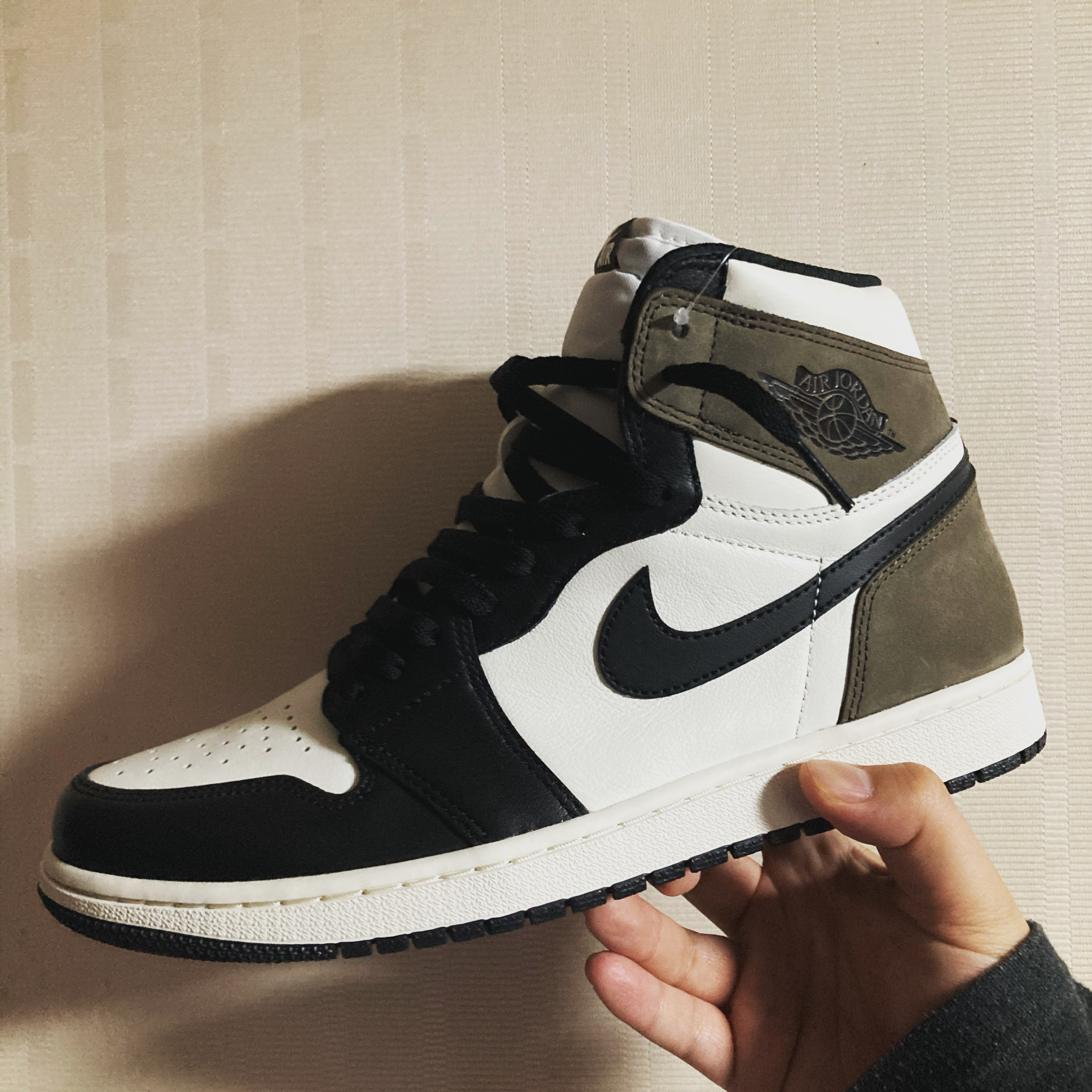 Jordan 1 Retro High OG Black Mocha 착용 스타일
