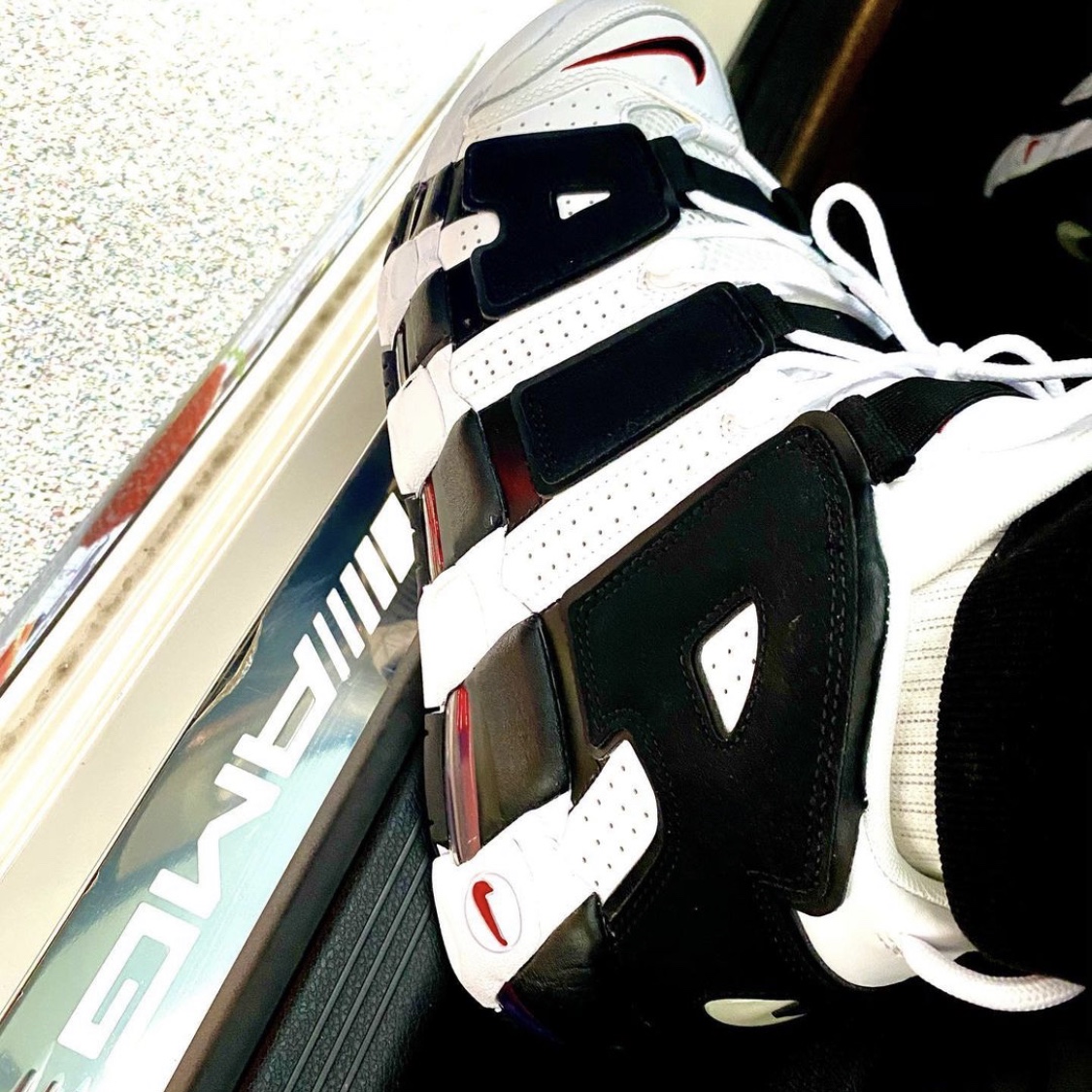Nike Air More Uptempo Scottie Pippen 착용 스타일