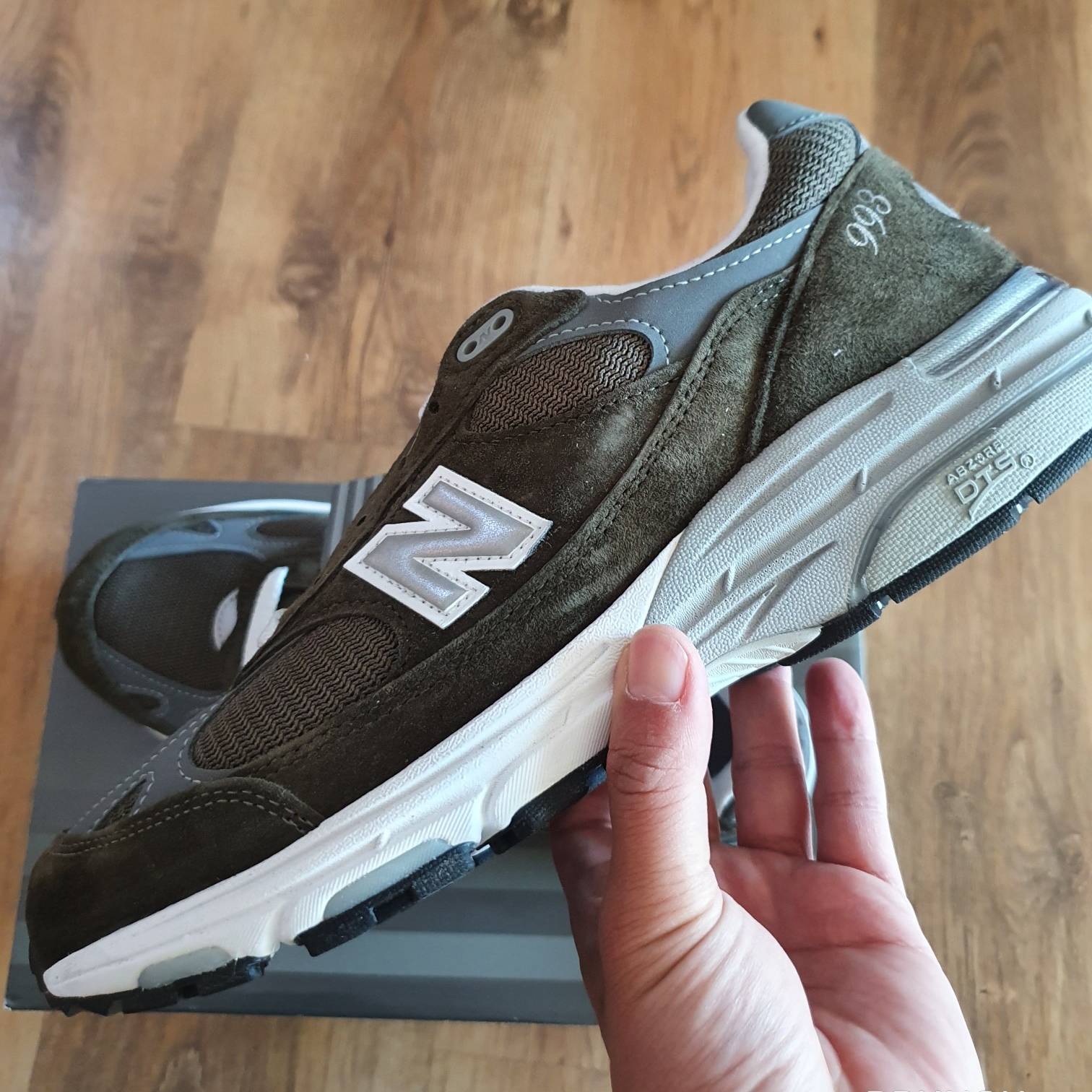 New Balance 993 Made in USA Military Green - D Standard 착용 스타일 - 2