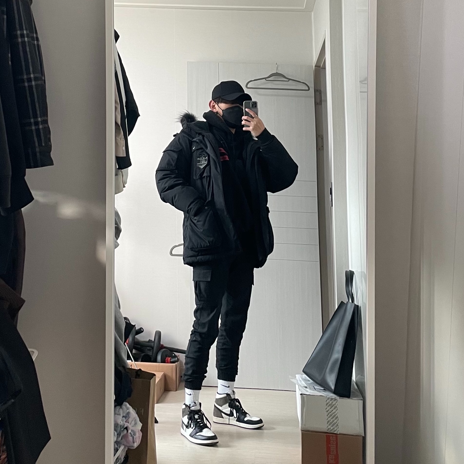Jordan 1 Retro High OG Black Mocha 착용 스타일