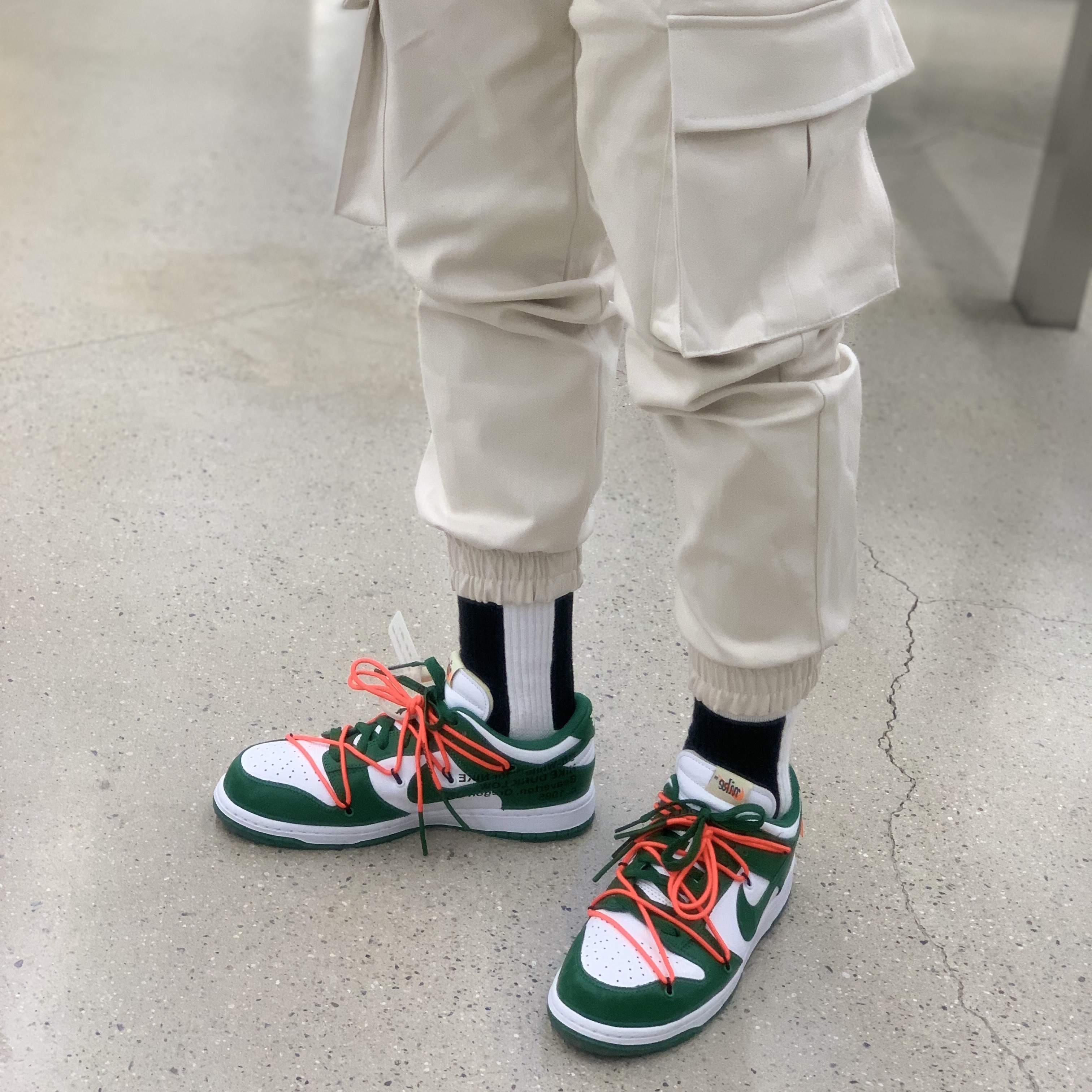 Nike x Off-White Dunk Low Pine Green 착용 스타일 - 1