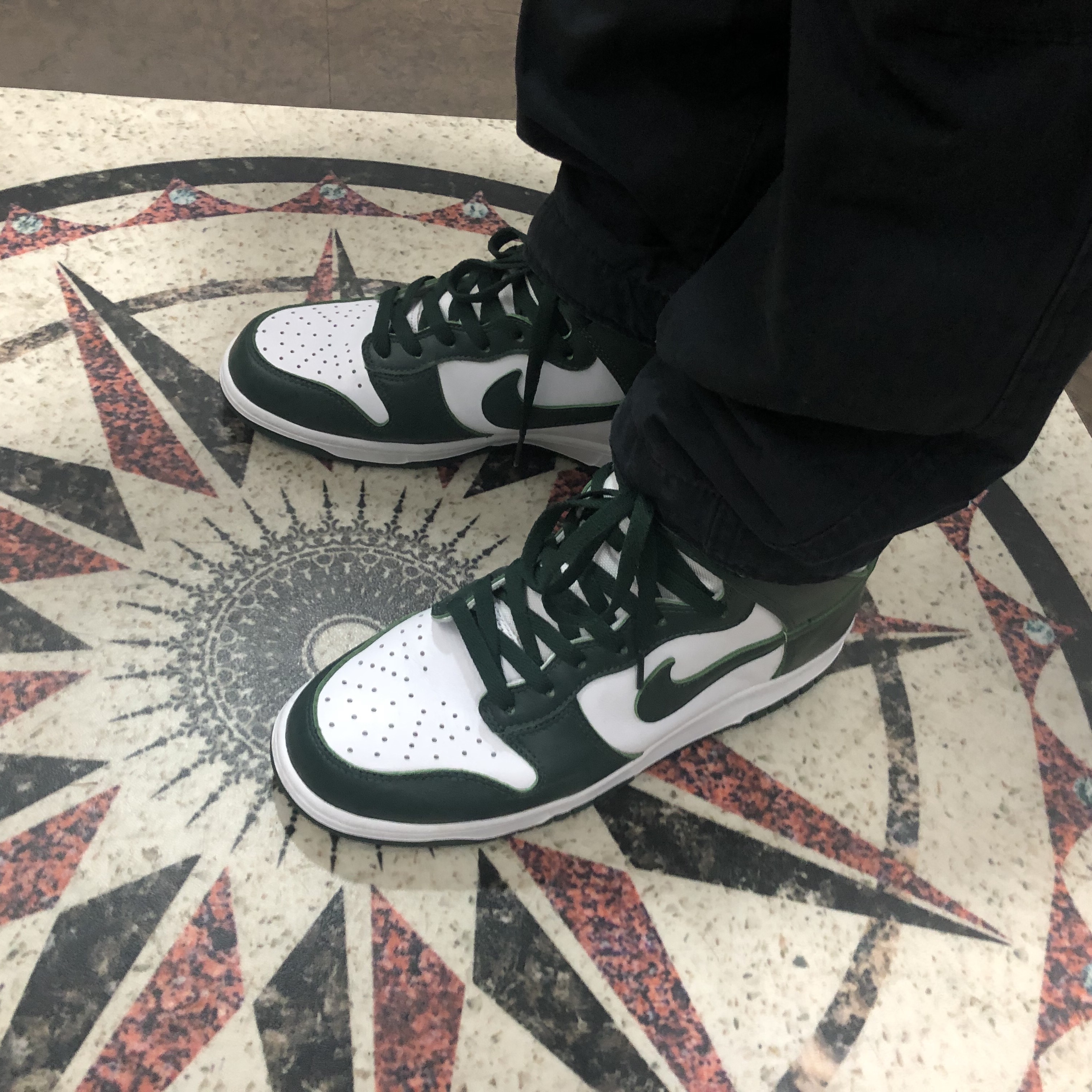 Nike Dunk High SP Spartan Green 착용 스타일 - 1