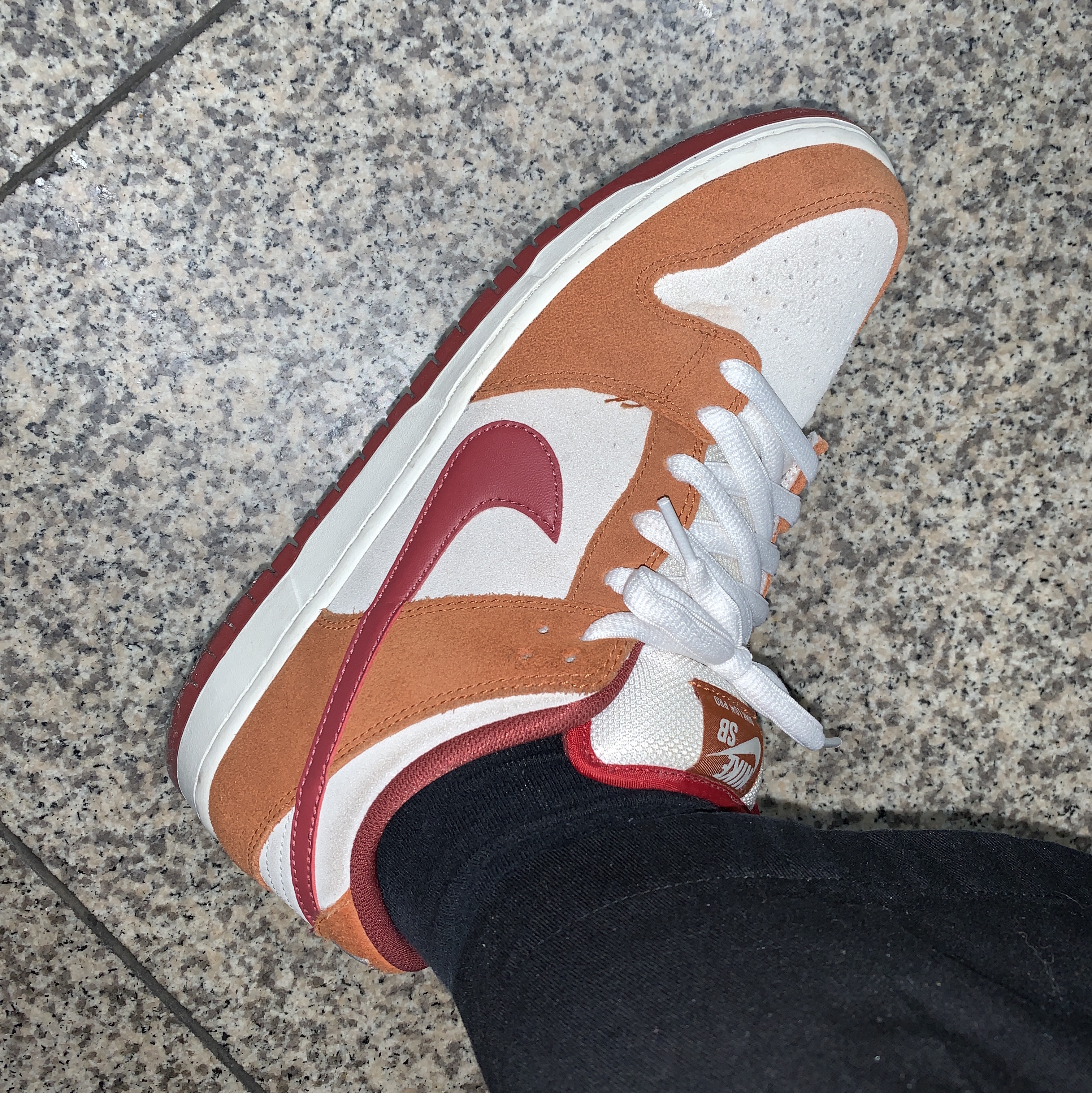 Nike SB Dunk Low Pro Dark Russet 착용 스타일
