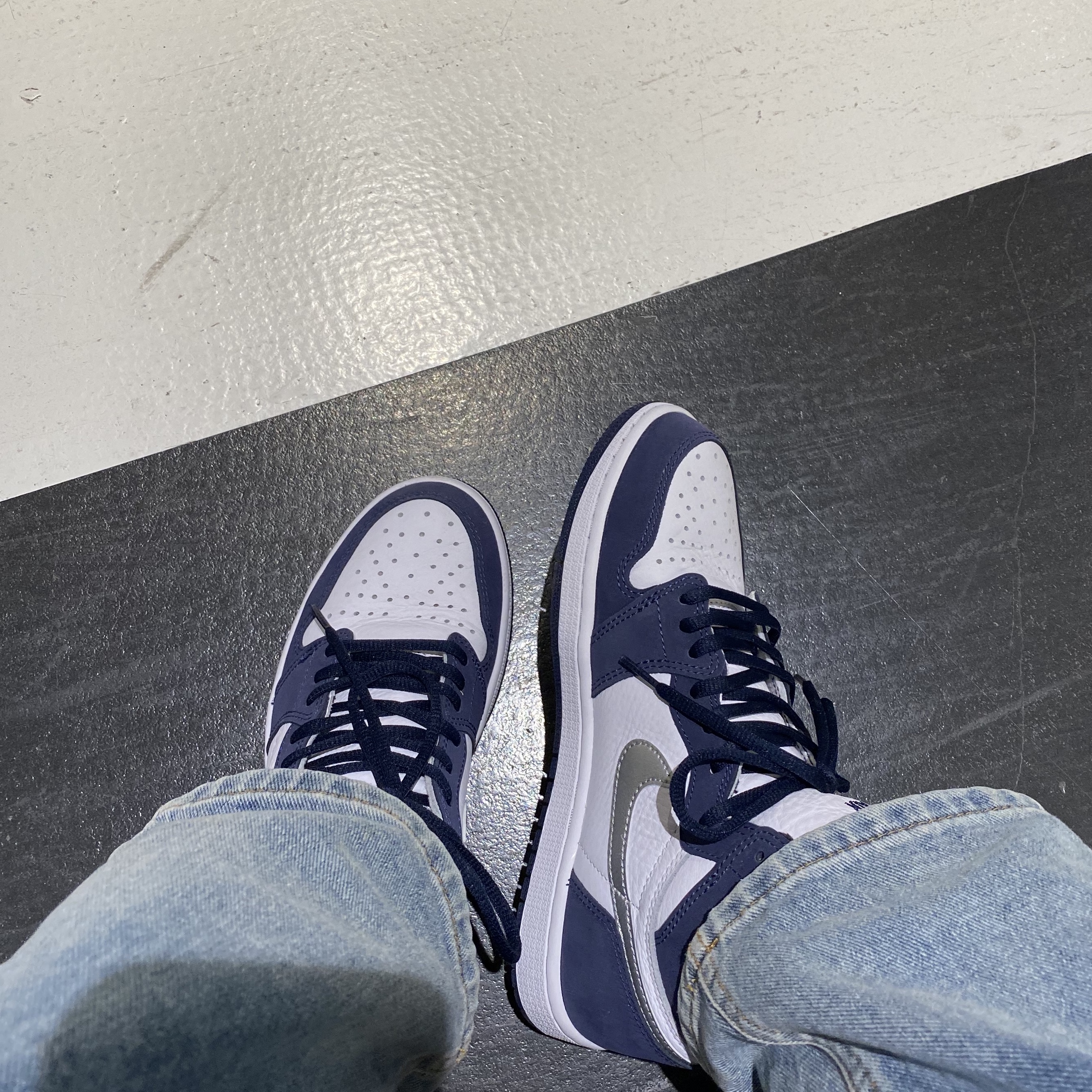 Jordan 1 Retro High OG CO.JP Midnight Navy 착용 스타일 - 2