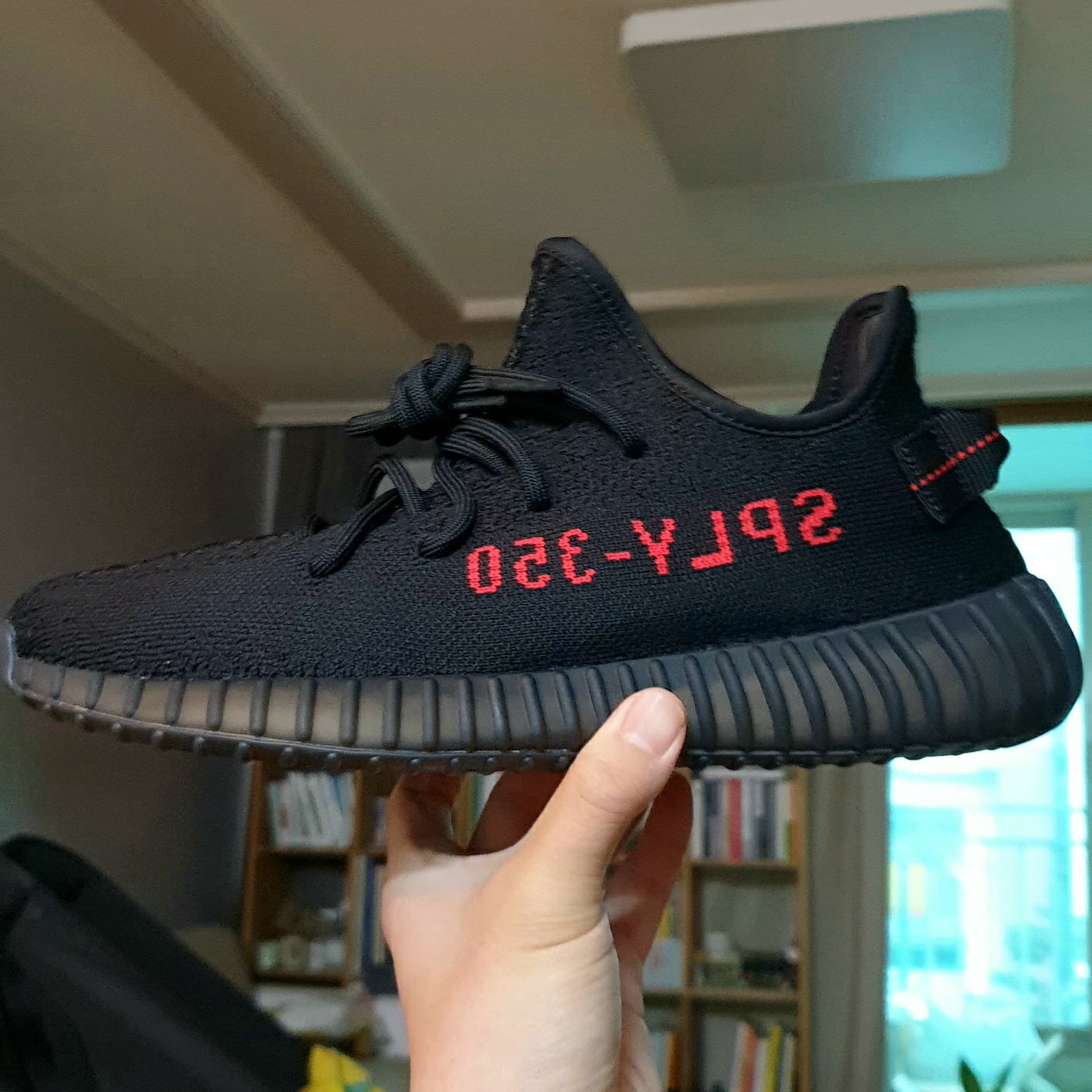 Adidas Yeezy Boost 350 V2 Black Red 2020 착용 스타일