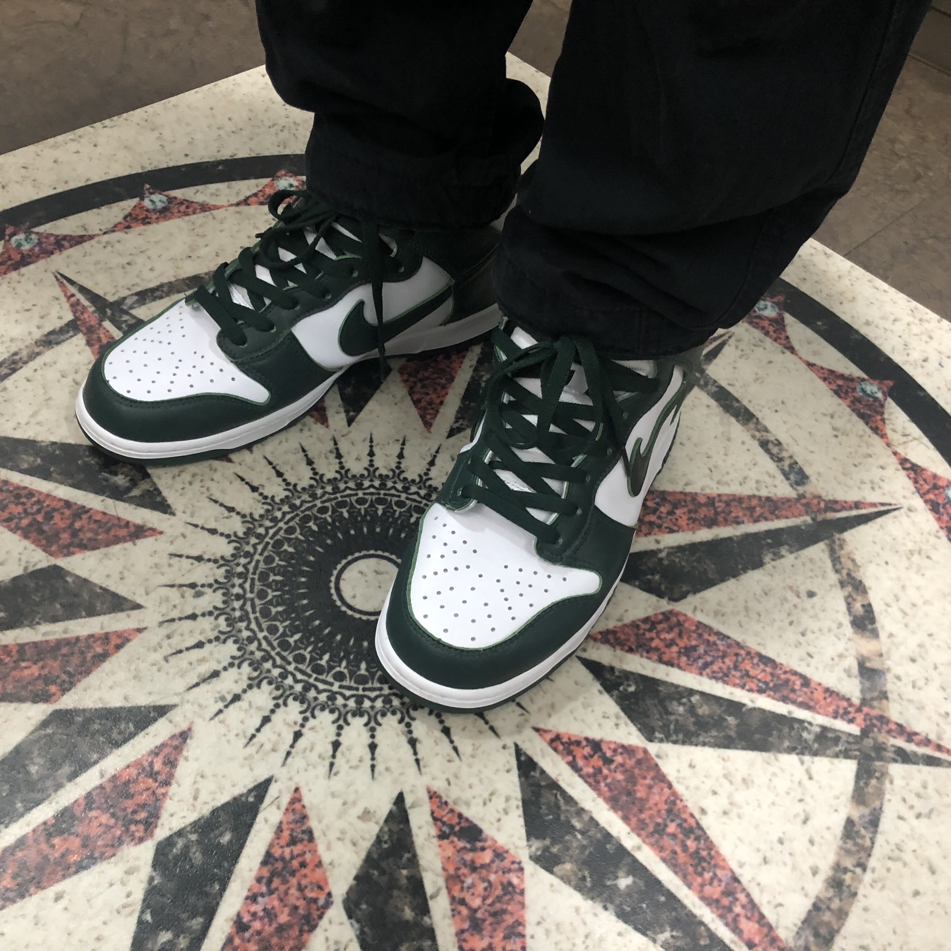 Nike Dunk High SP Spartan Green 착용 스타일 - 2