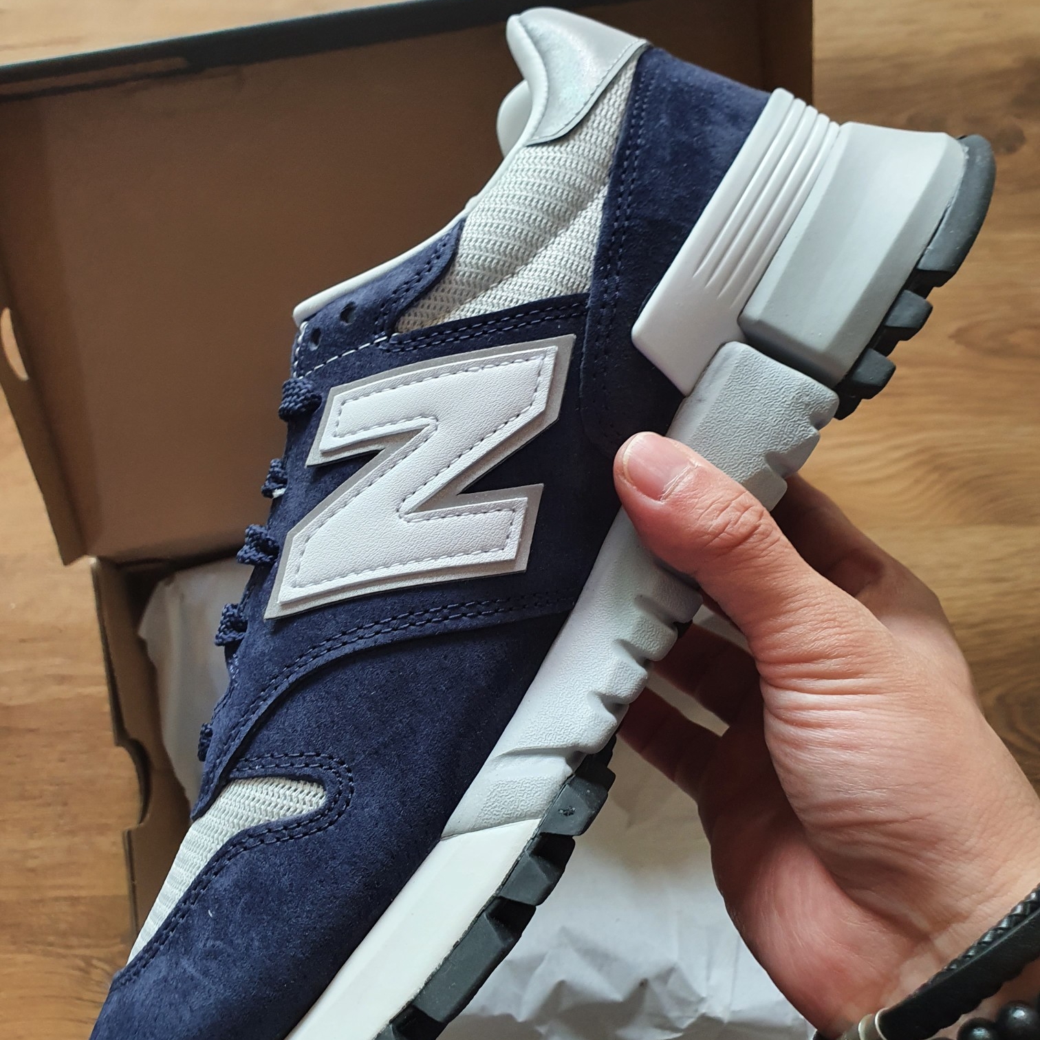 New Balance R_C 1300 Navy Pigment 착용 스타일 - 2