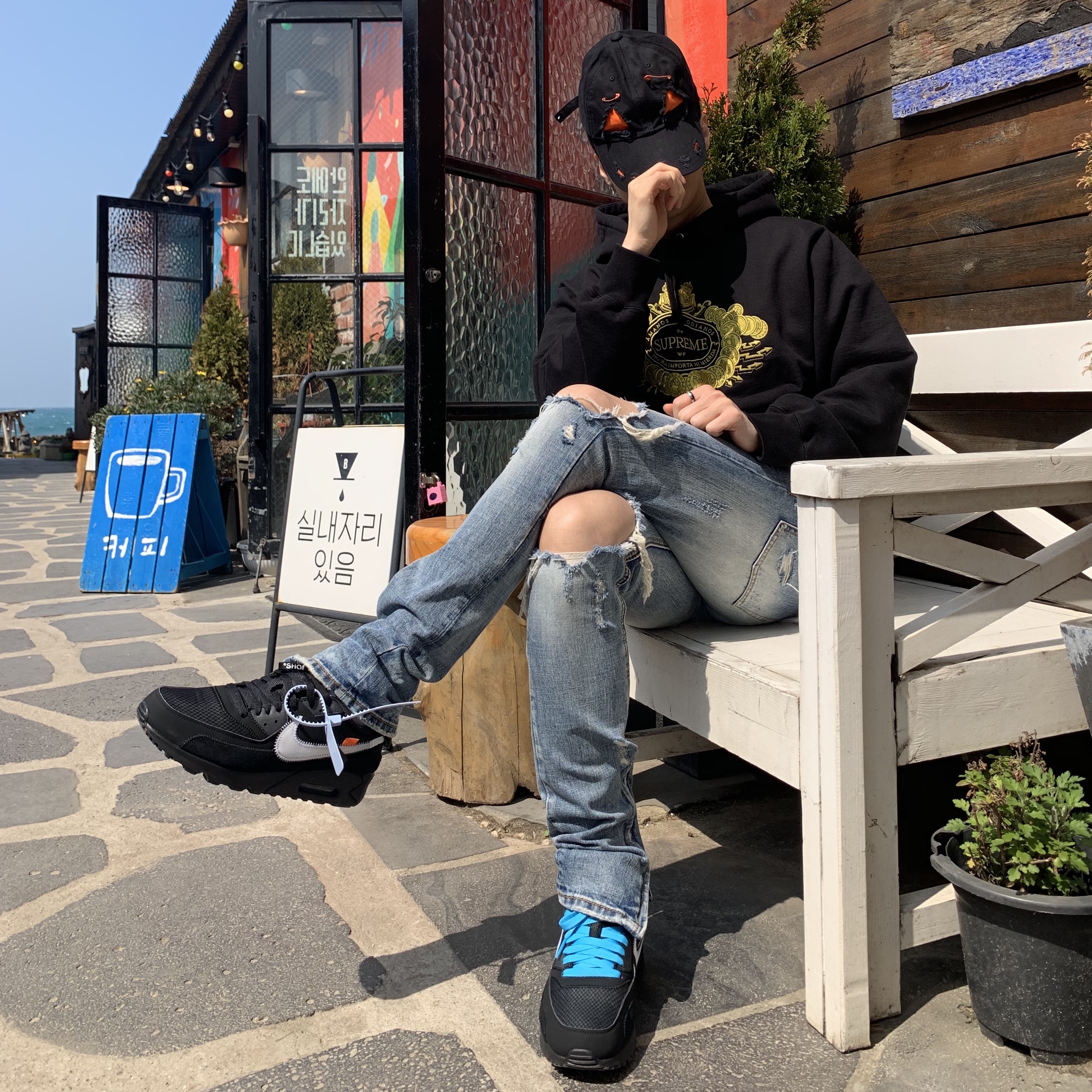 Nike x Off-White Air Max 90 V2 Black White 착용 스타일 - 1