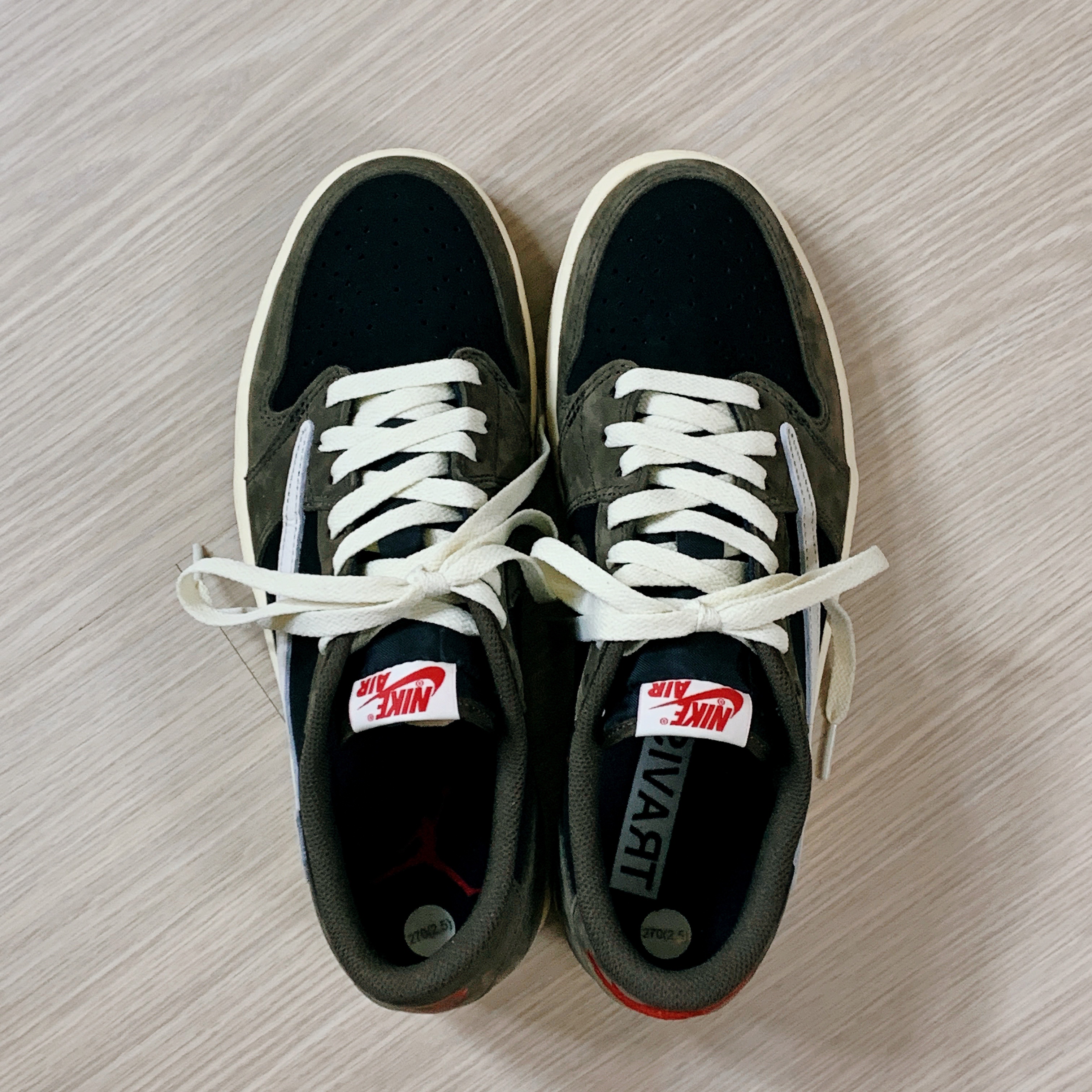 Jordan 1 x Travis Scott Retro Low OG SP Mocha 착용 스타일 - 1