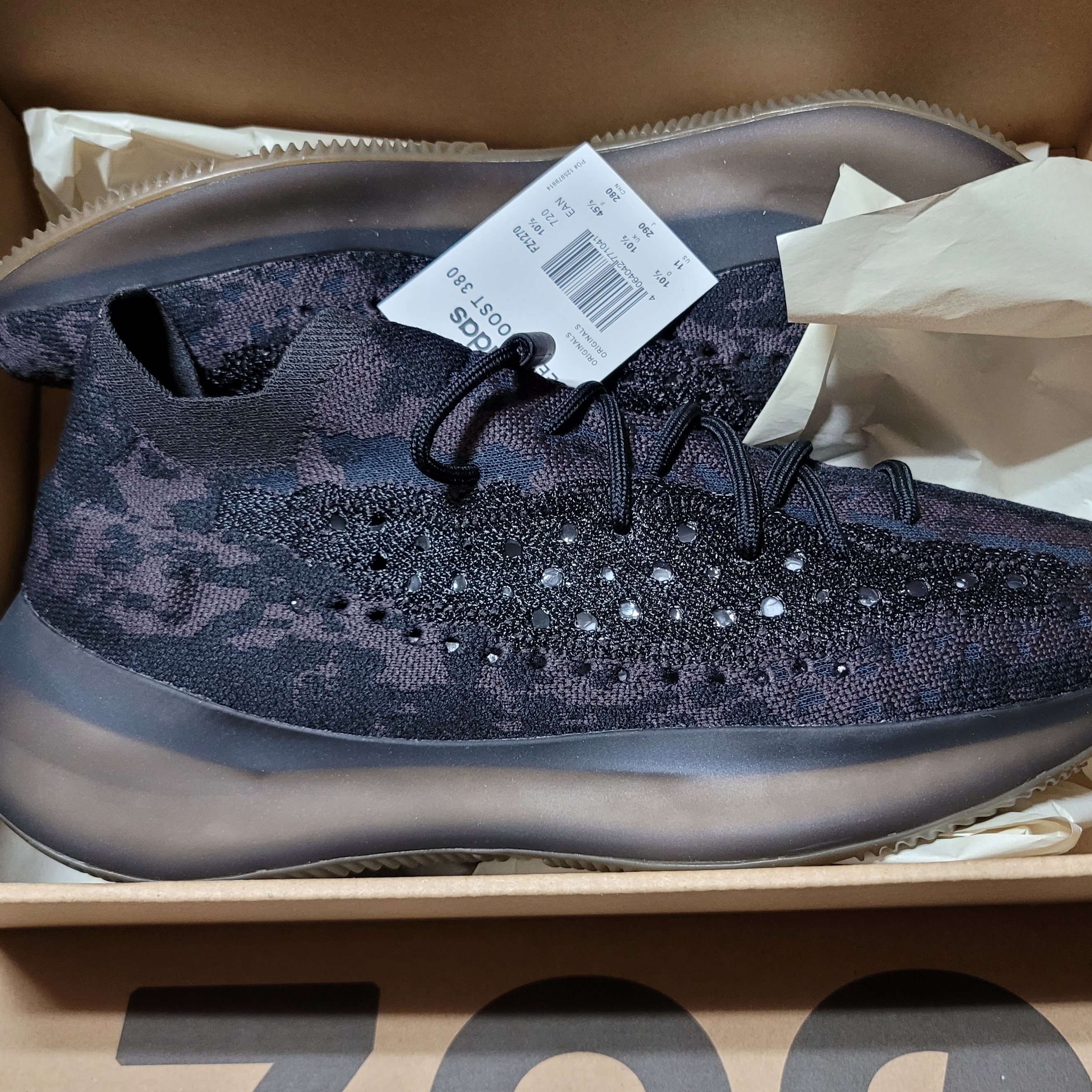 Adidas Yeezy Boost 380 Onyx - Non-Reflective 착용 스타일