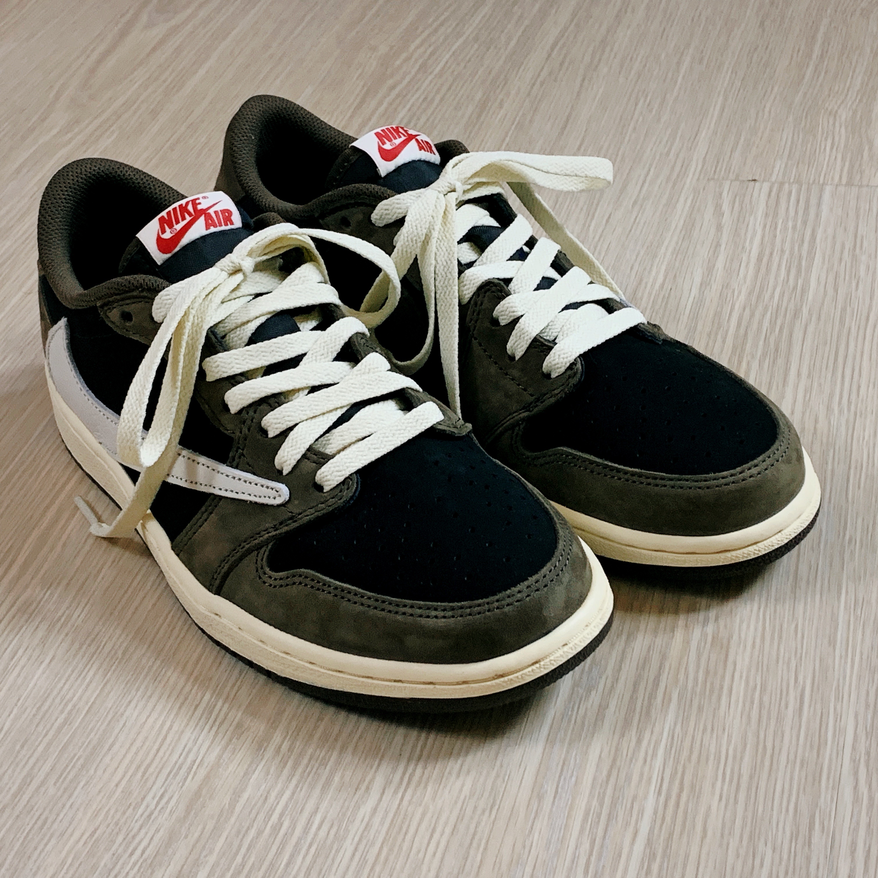 Jordan 1 x Travis Scott Retro Low OG SP Mocha 착용 스타일 - 3