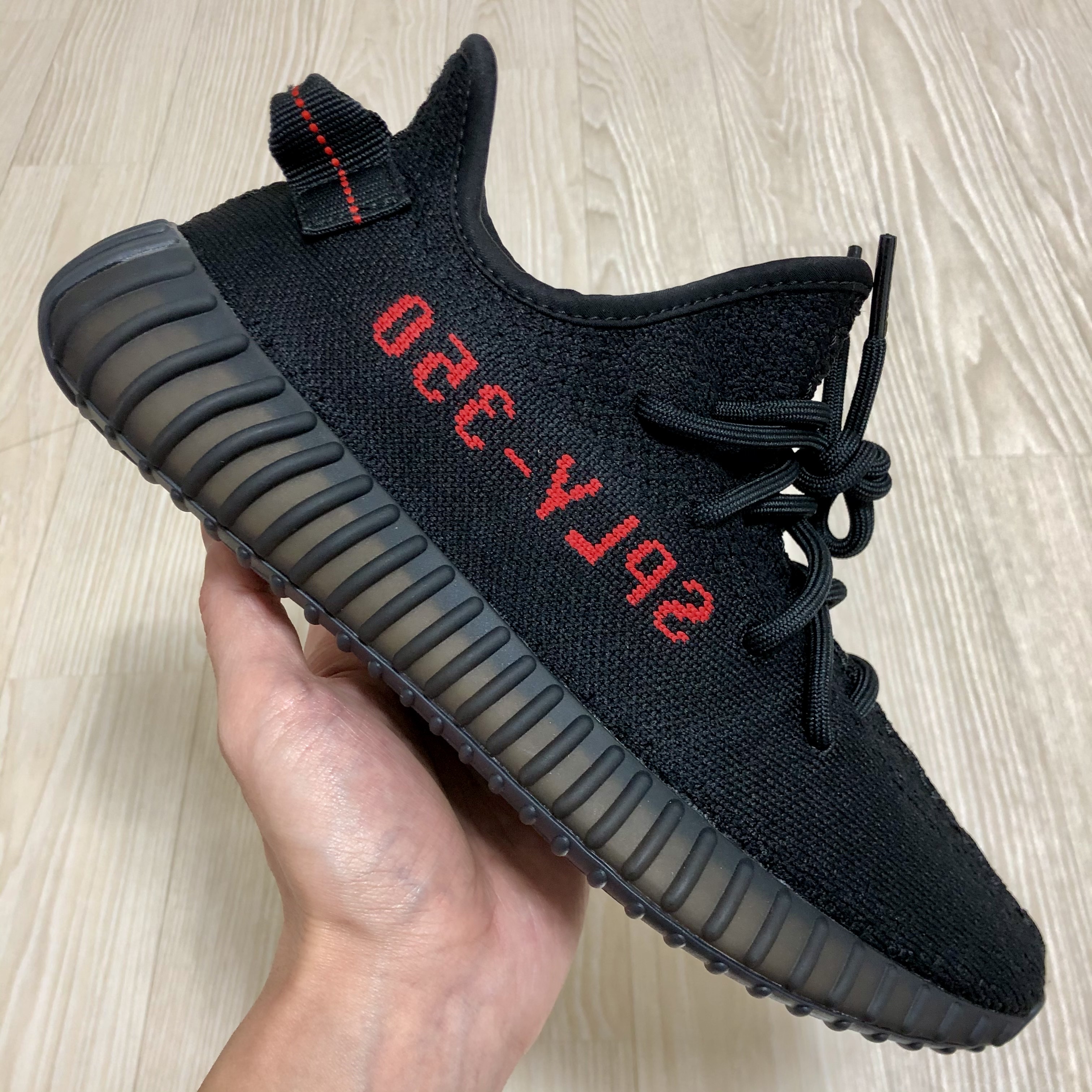Adidas Yeezy Boost 350 V2 Black Red 2020 착용 스타일