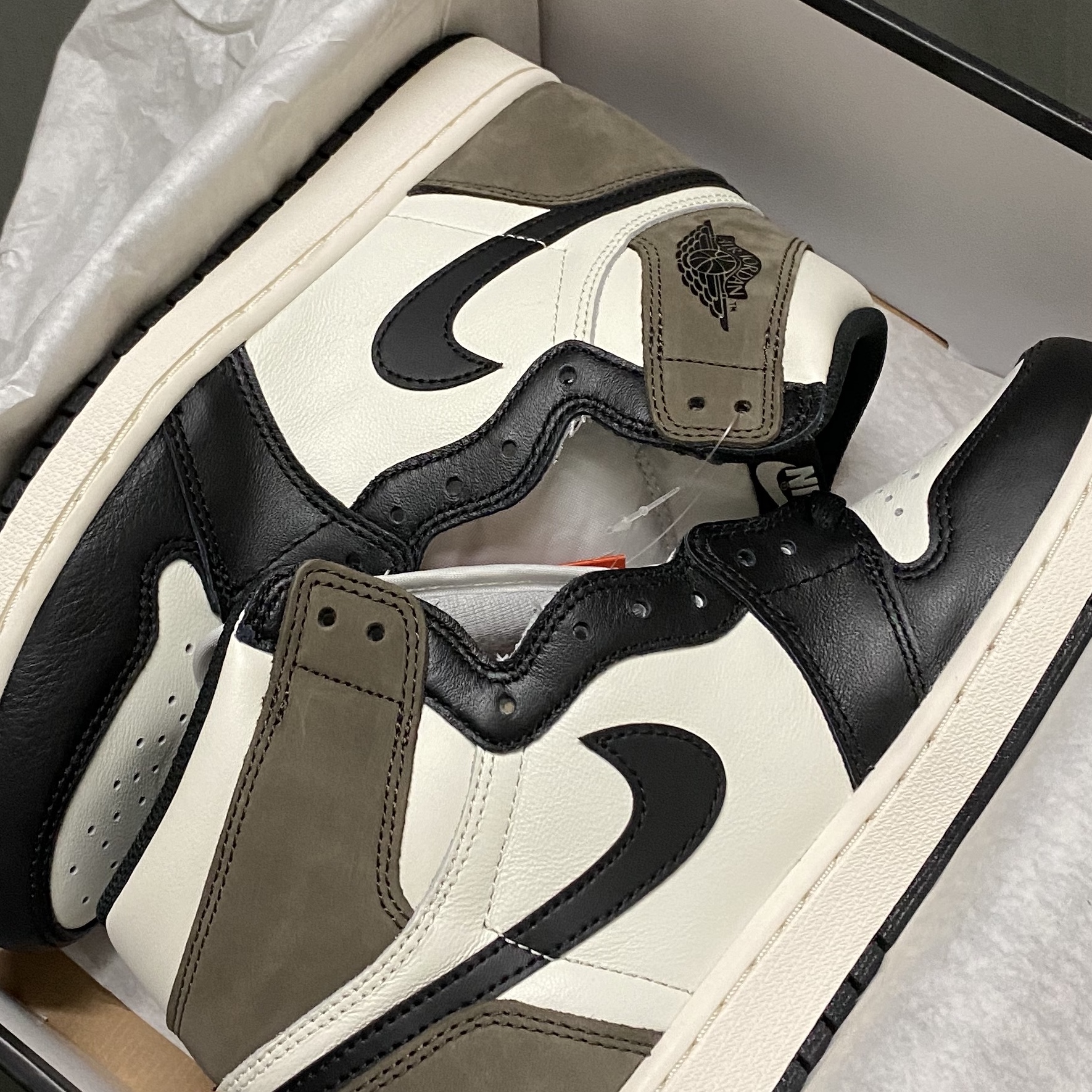 Jordan 1 Retro High OG Black Mocha 착용 스타일