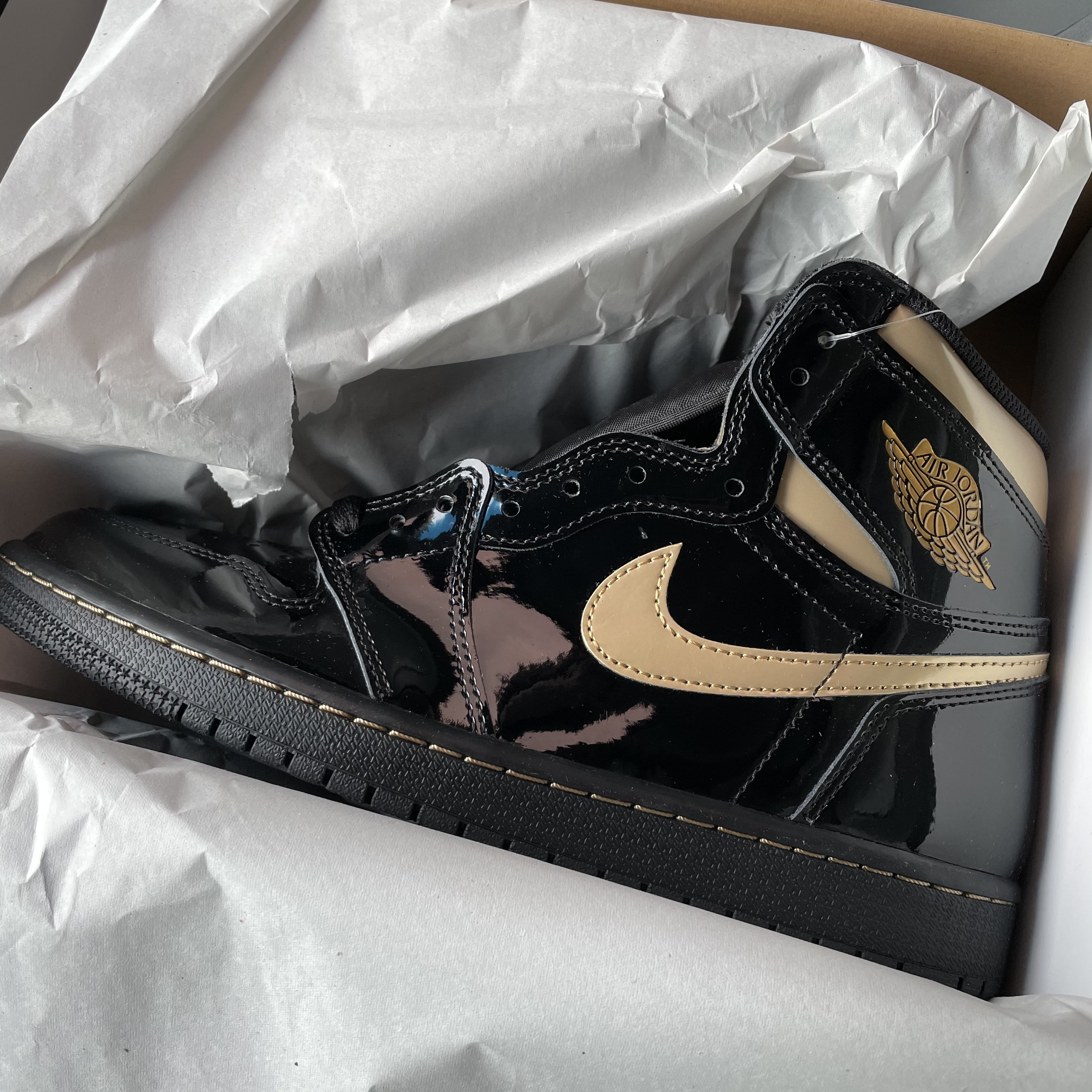 Jordan 1 Retro High OG Metallic Gold 착용 스타일