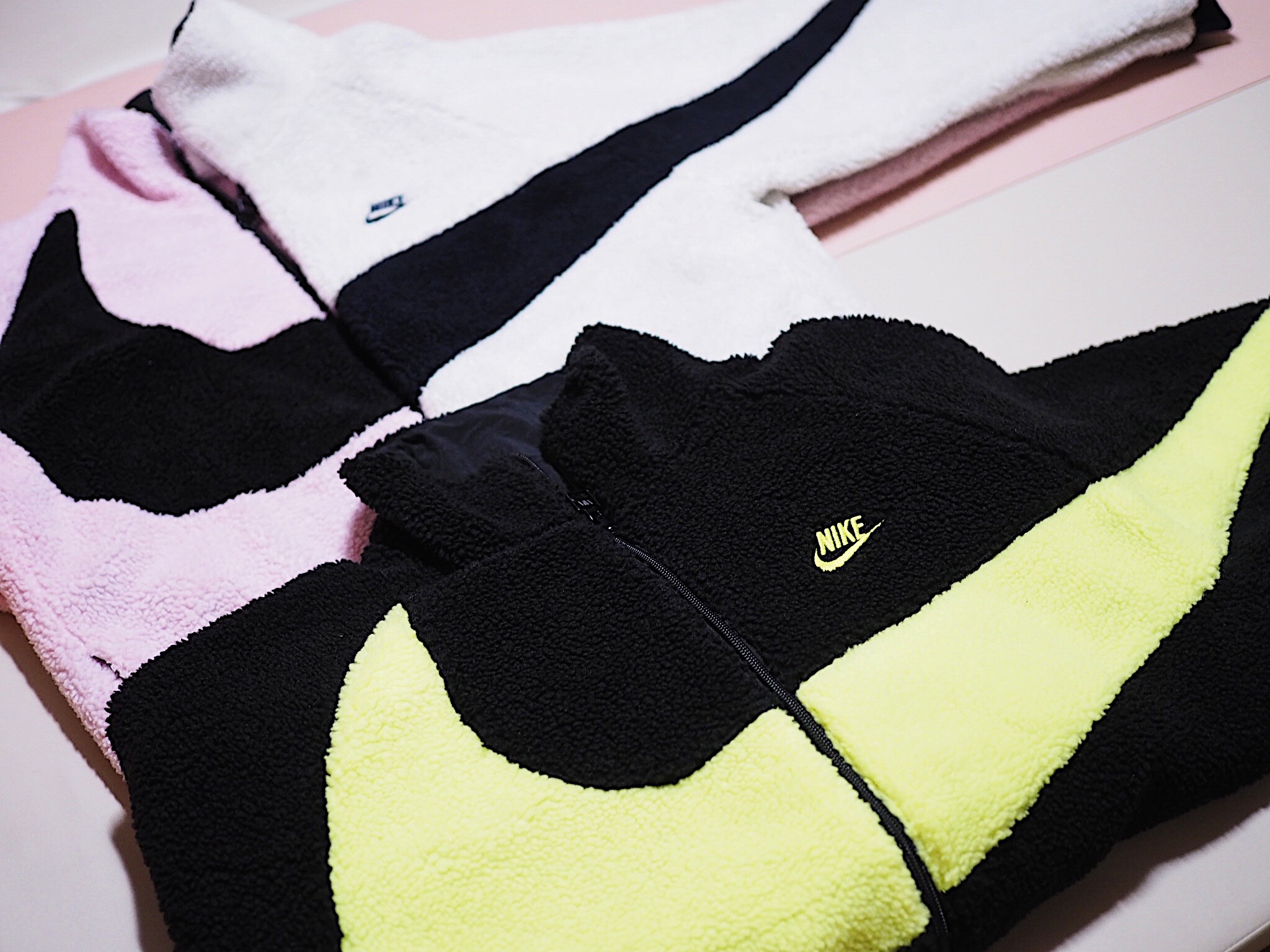 Nike Big Swoosh Full Zip Jacket Black Volt, Nike Big Swoosh Full Zip Jacket White Navy 착용 스타일 - 5