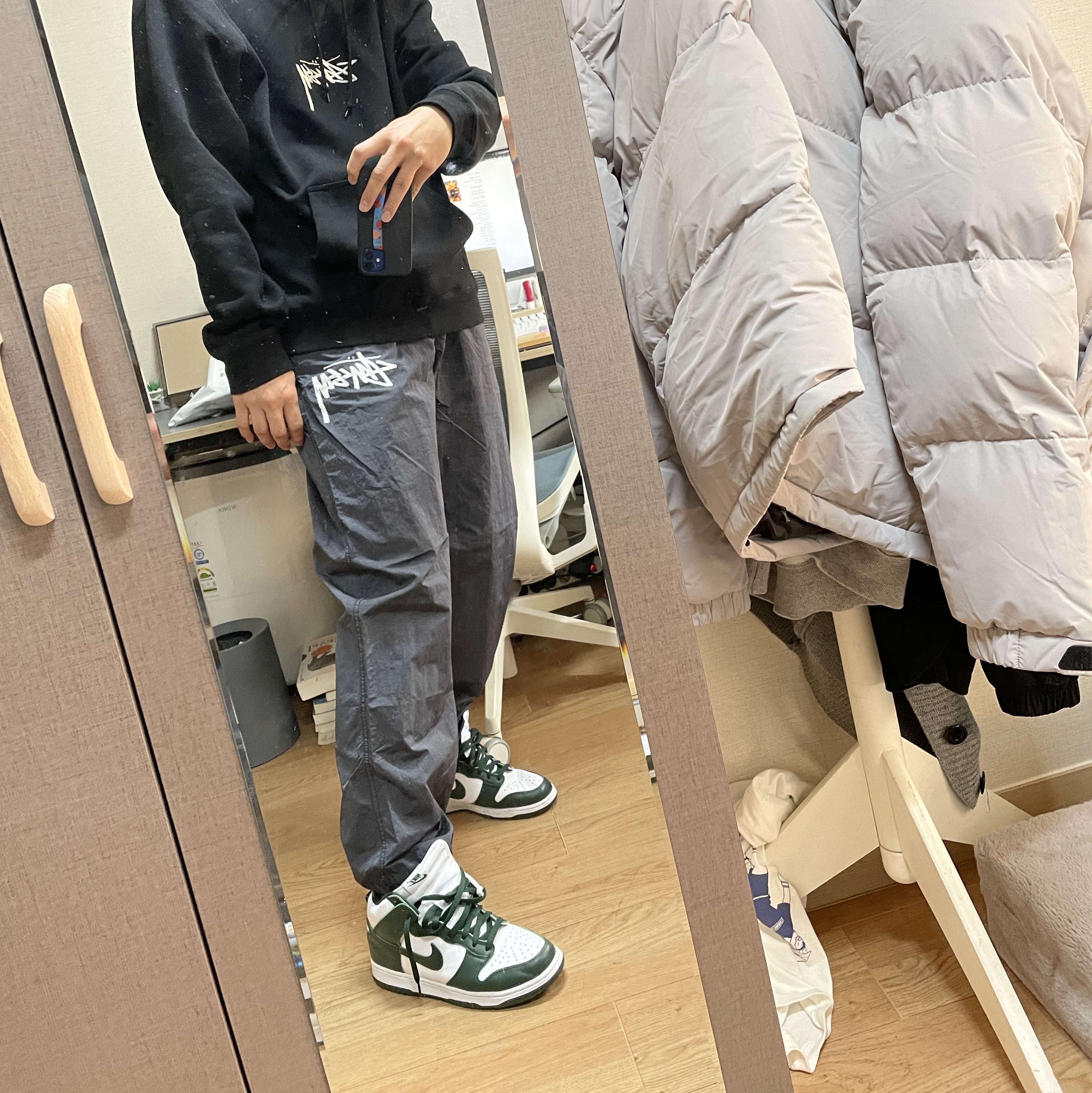 Nike x Stussy Beach Pants Off Noir, Nike Dunk High SP Spartan Green 착용 스타일