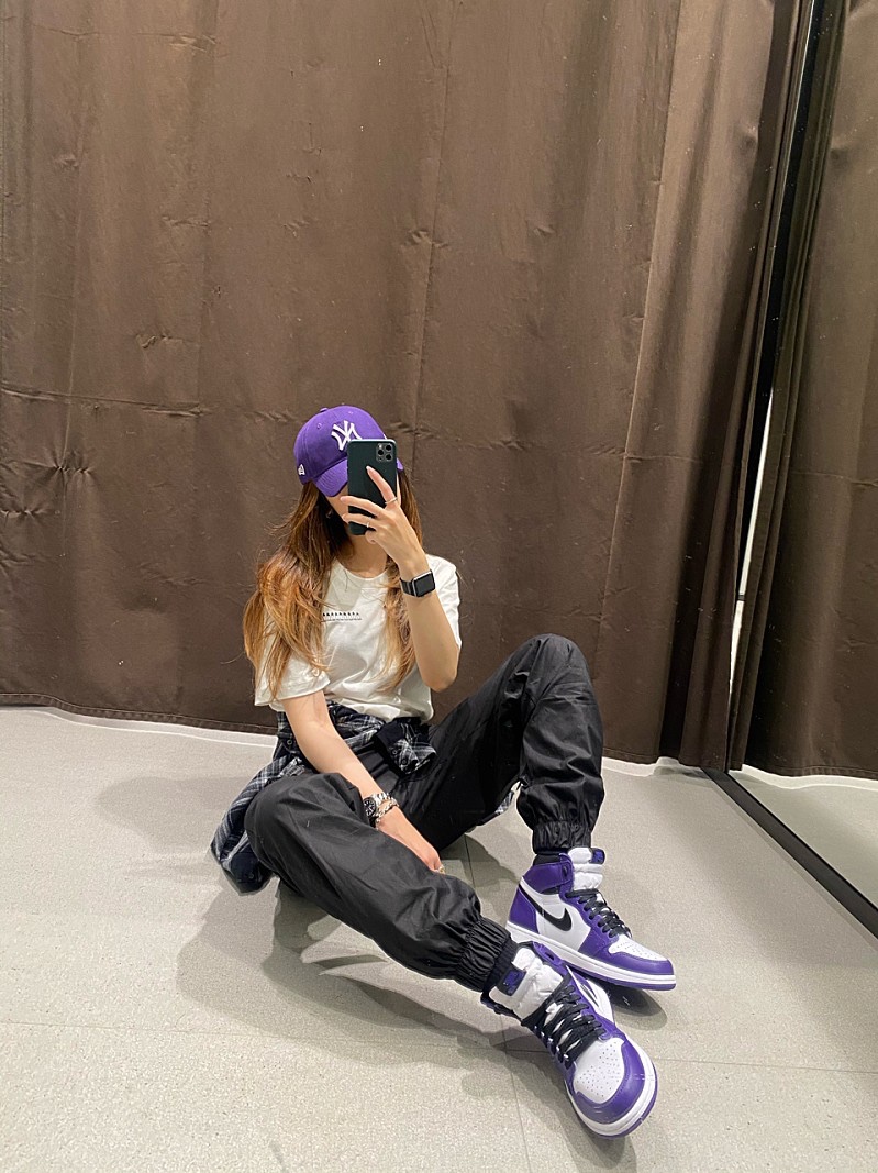 Jordan 1 Retro High OG Court Purple 2020 착용 스타일 - 4