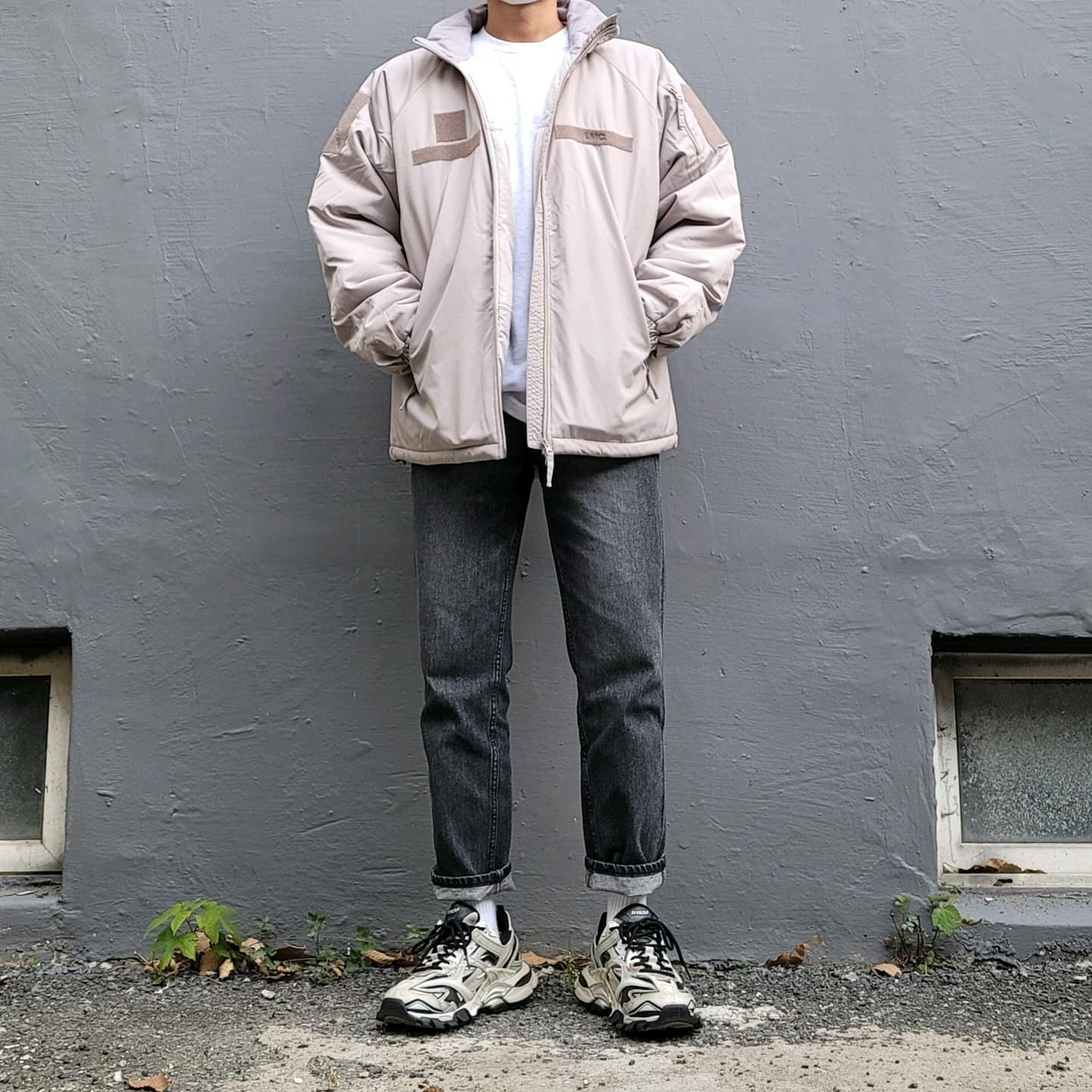 Balenciaga Track.2 Sneakers Beige Black 착용 스타일