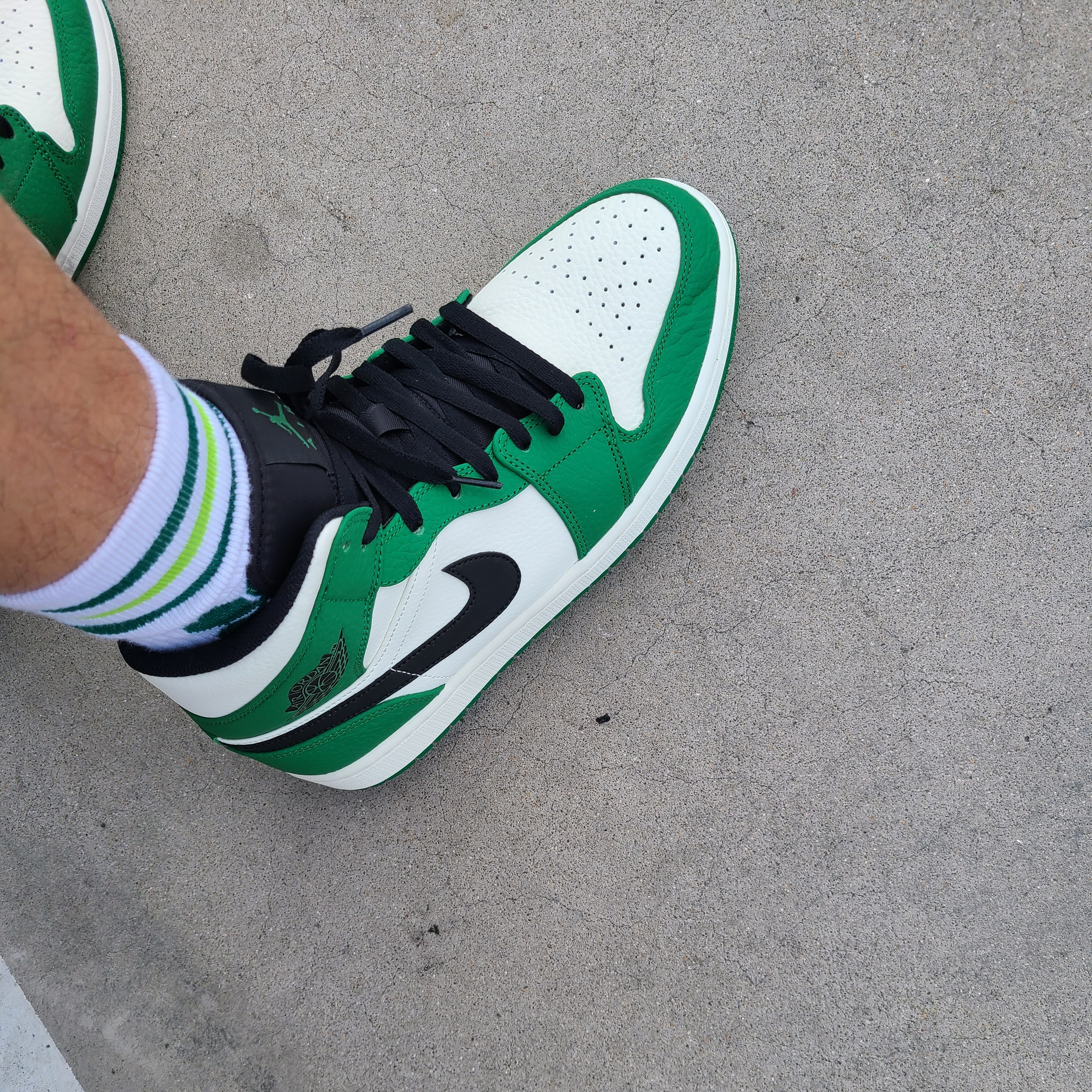 Jordan 1 Mid Pine Green 착용 스타일