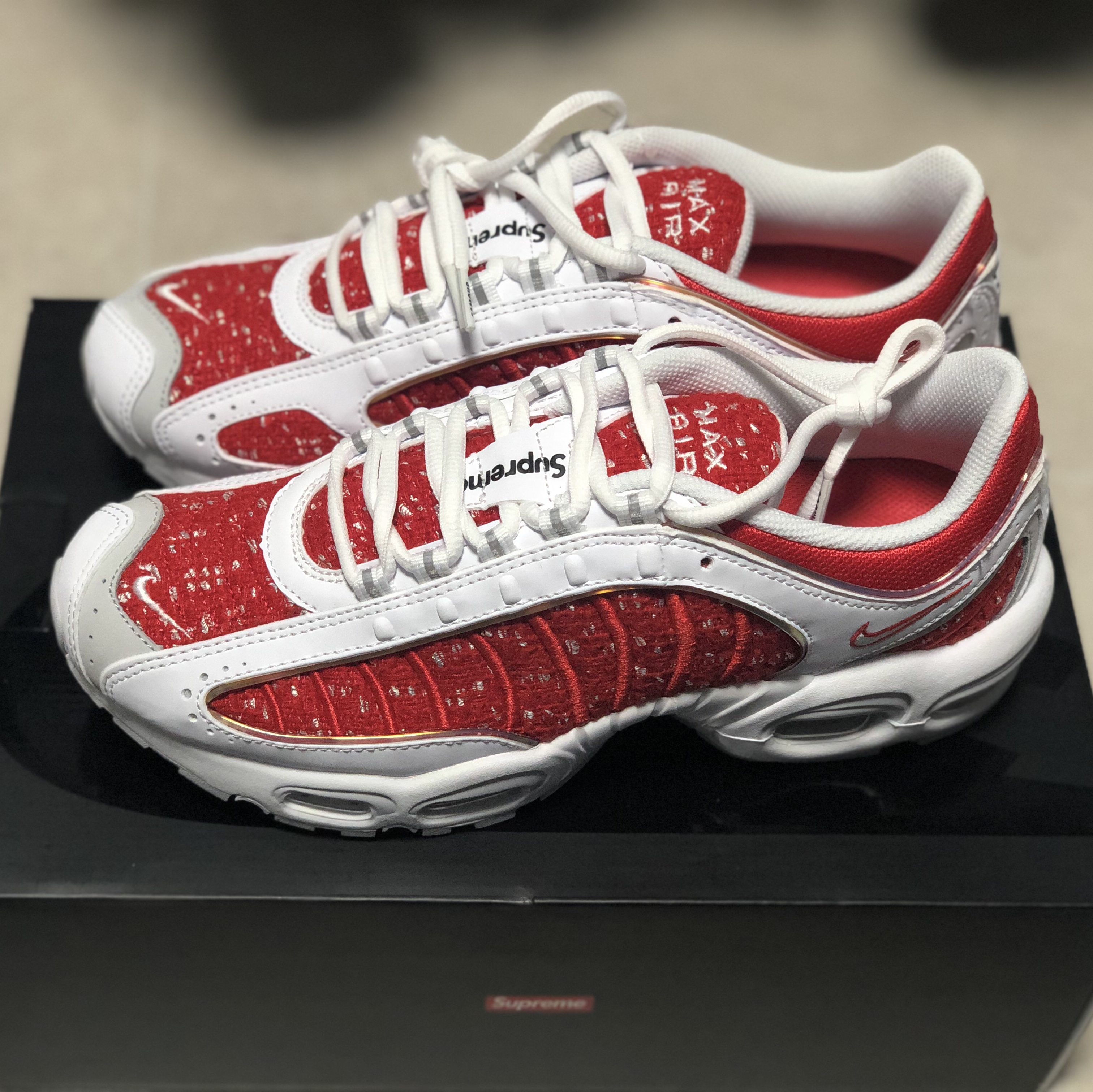 Nike x Supreme Air Max Tailwind 4 White 착용 스타일 - 4