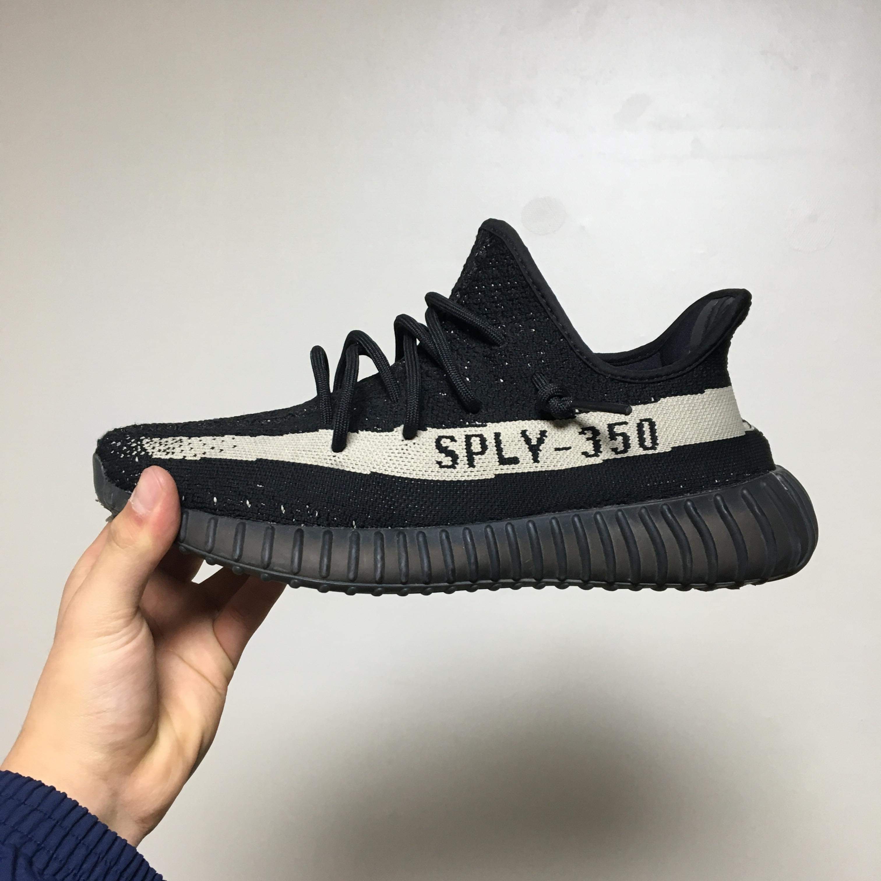 Adidas Yeezy Boost 350 V2 Core Black White 2016 착용 스타일
