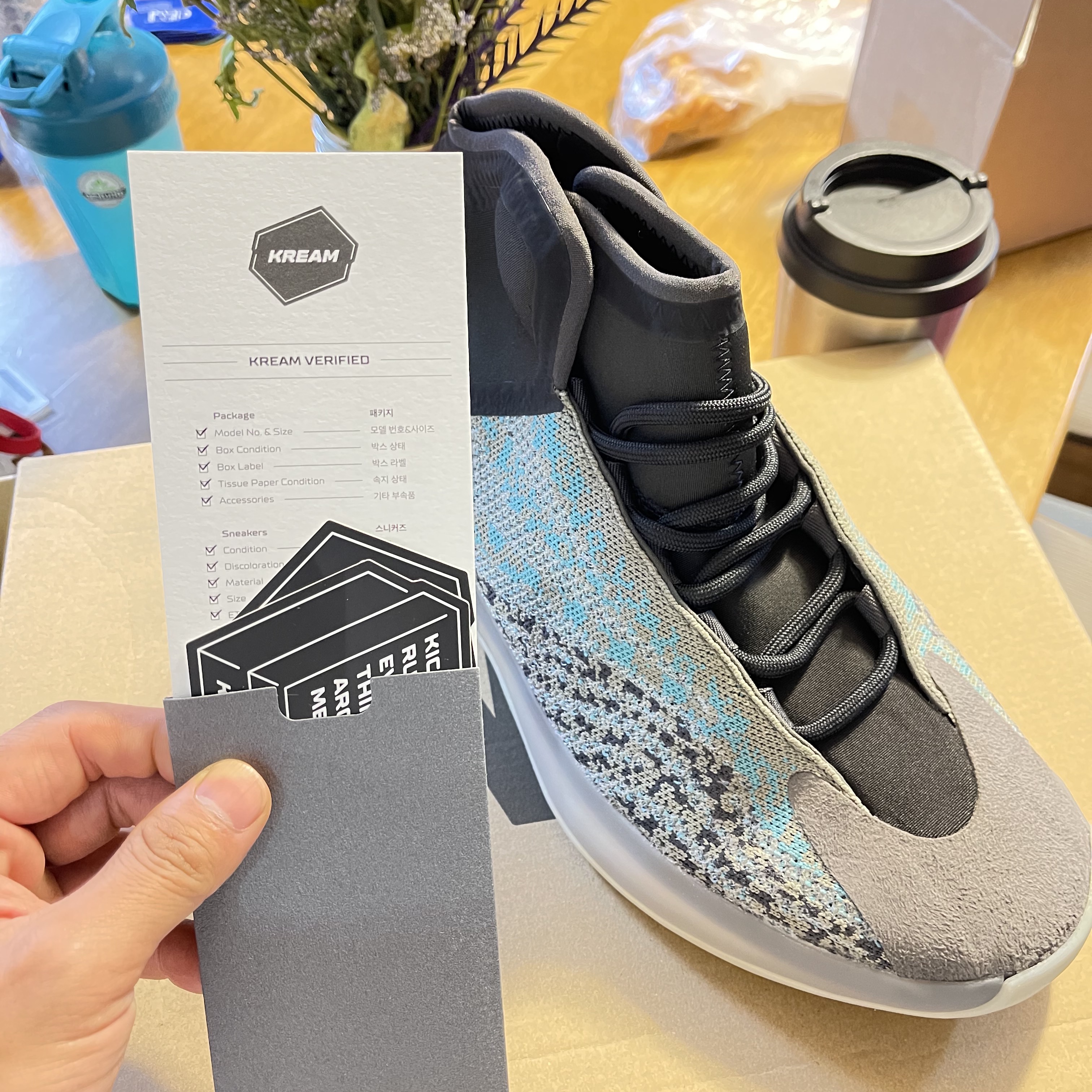 Adidas Yeezy QNTM Lifestyle, Adidas Yeezy QNTM Teal Blue 착용 스타일 - 2