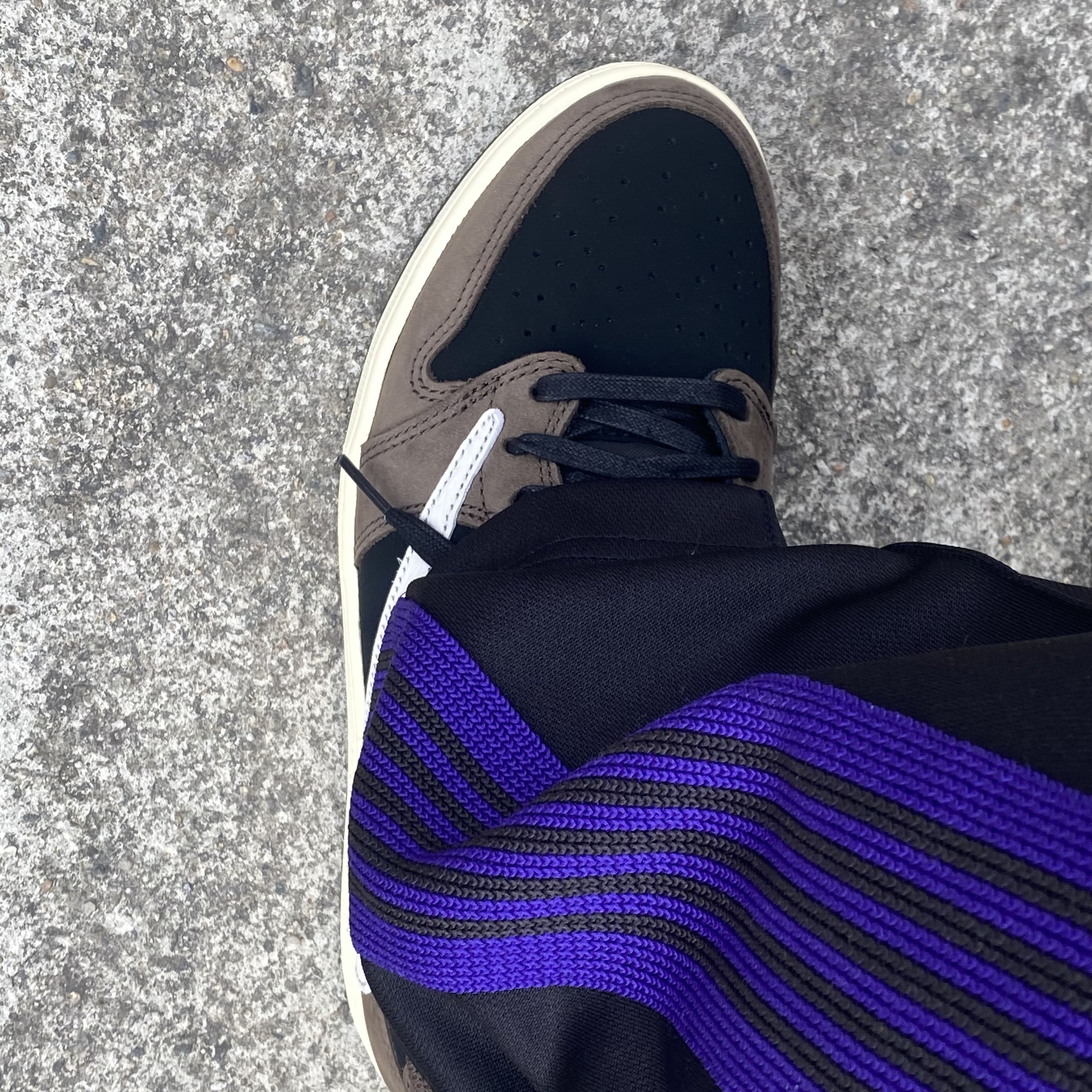 Jordan 1 x Travis Scott Retro Low OG SP Mocha 착용 스타일