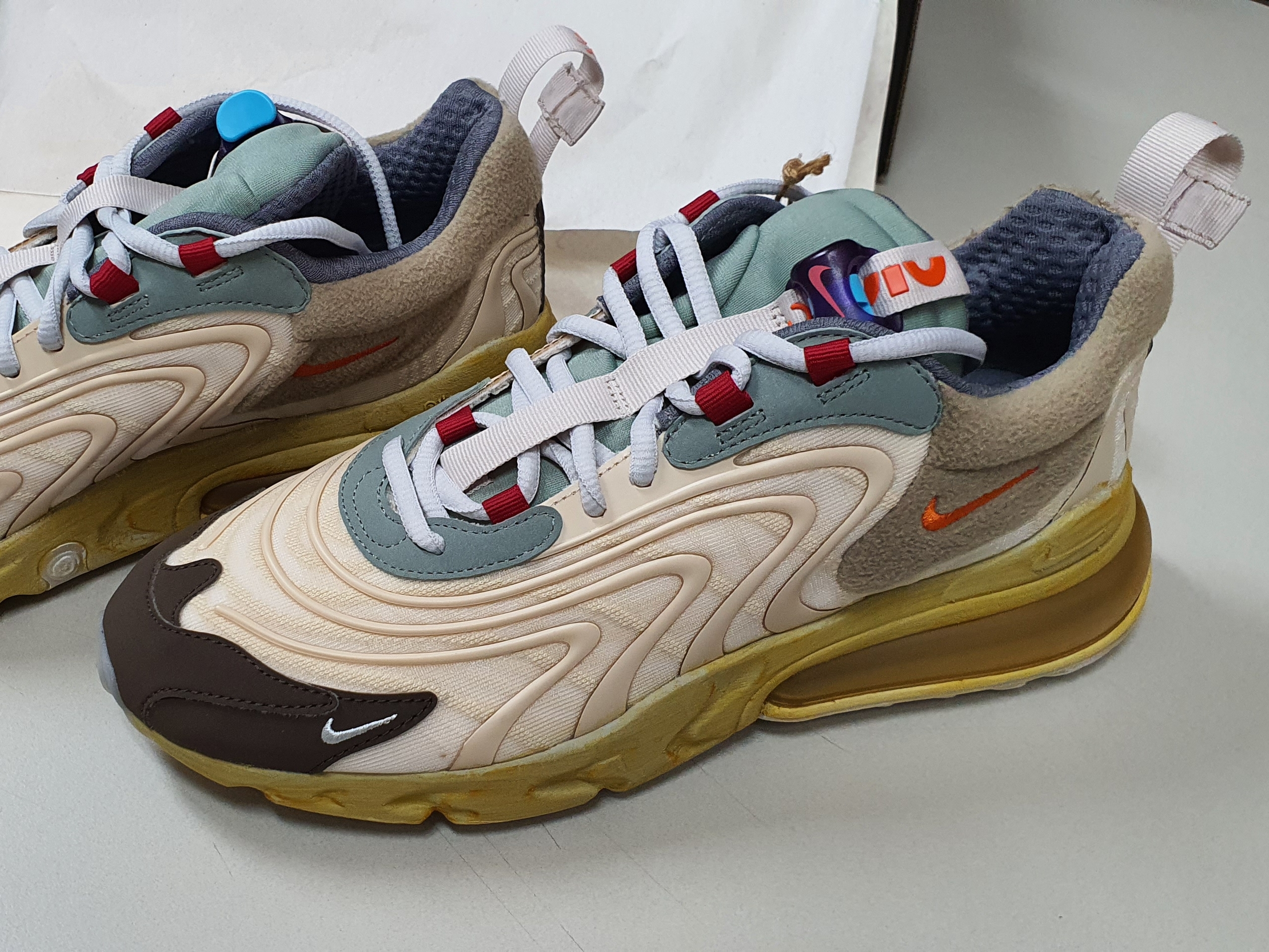 Nike x Travis Scott Air Max 270 React Cactus Trails 착용 스타일 - 2