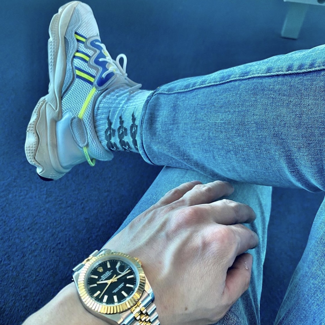 Adidas Ozweego Cloud White Solar Yellow 착용 스타일