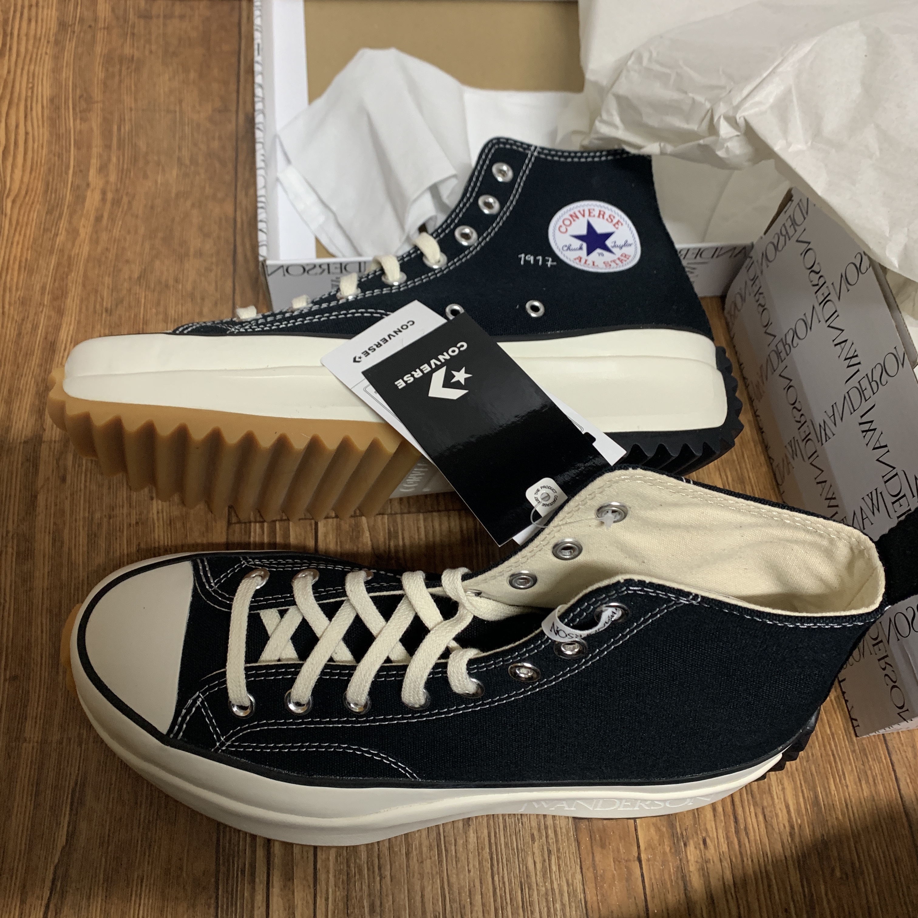 Converse x JW Anderson Run Star Hike Hi Black 착용 스타일
