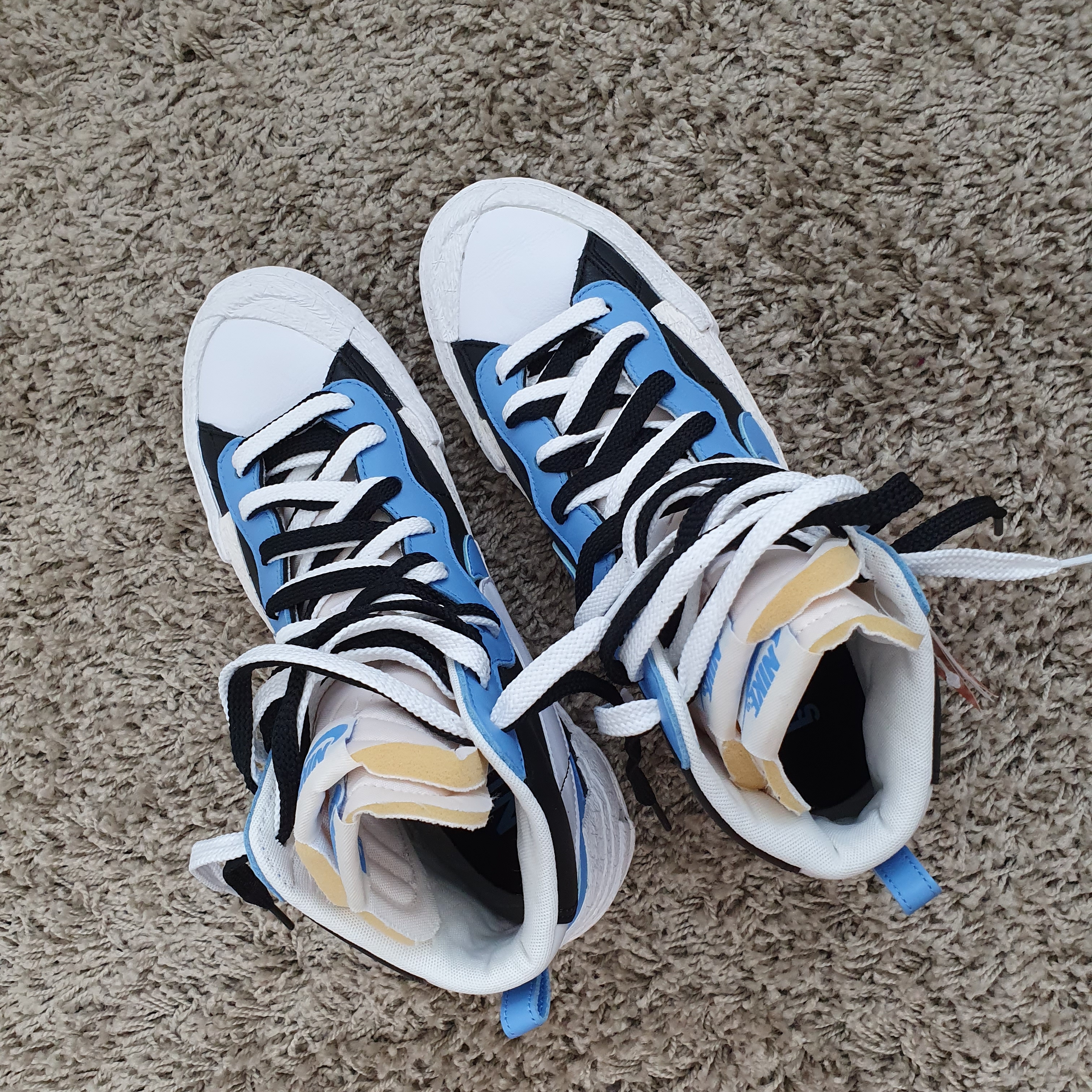 Nike x Sacai Blazer Mid White Black Legend Blue 착용 스타일 - 3