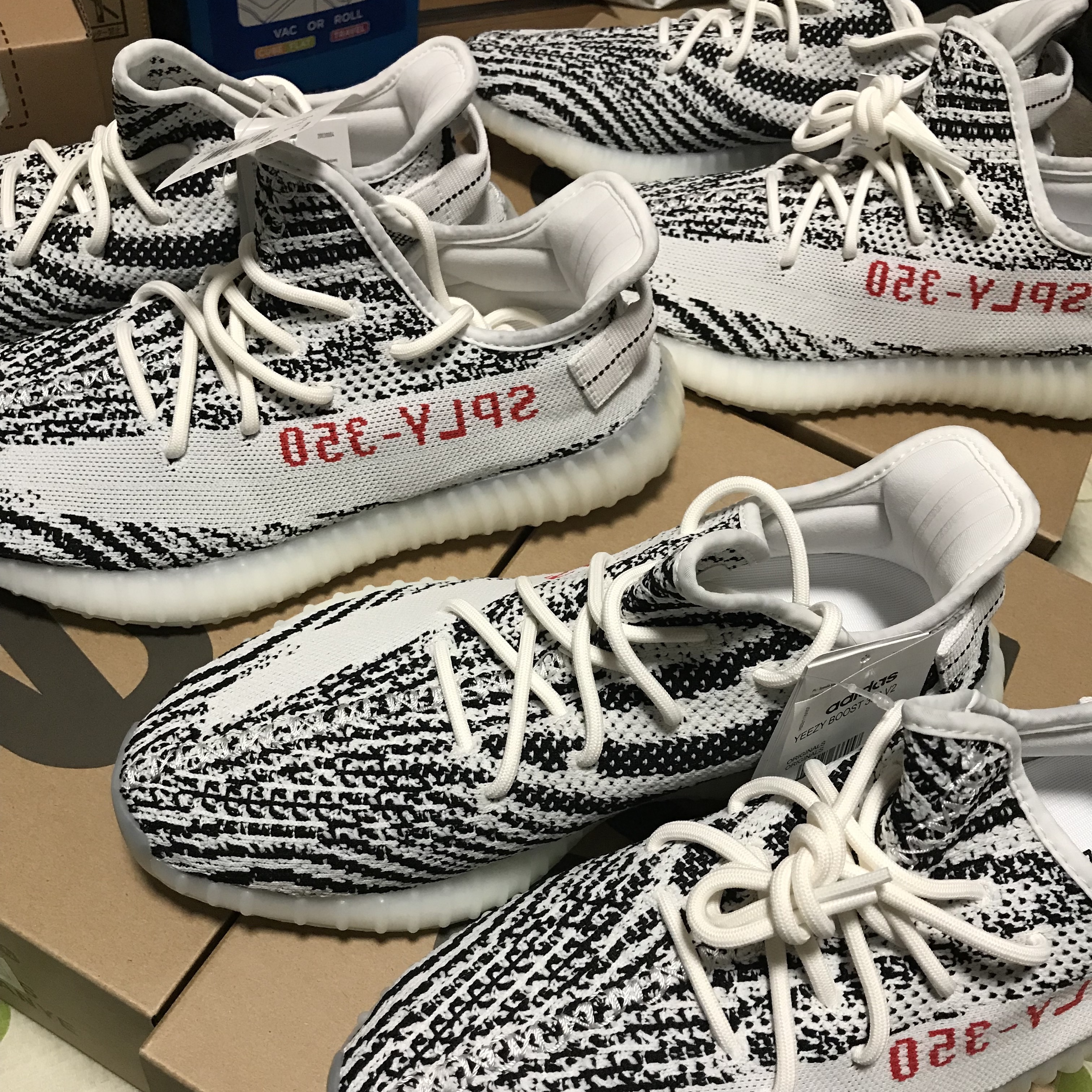 Adidas Yeezy Boost 350 V2 Zebra 2017/2019/2020 착용 스타일