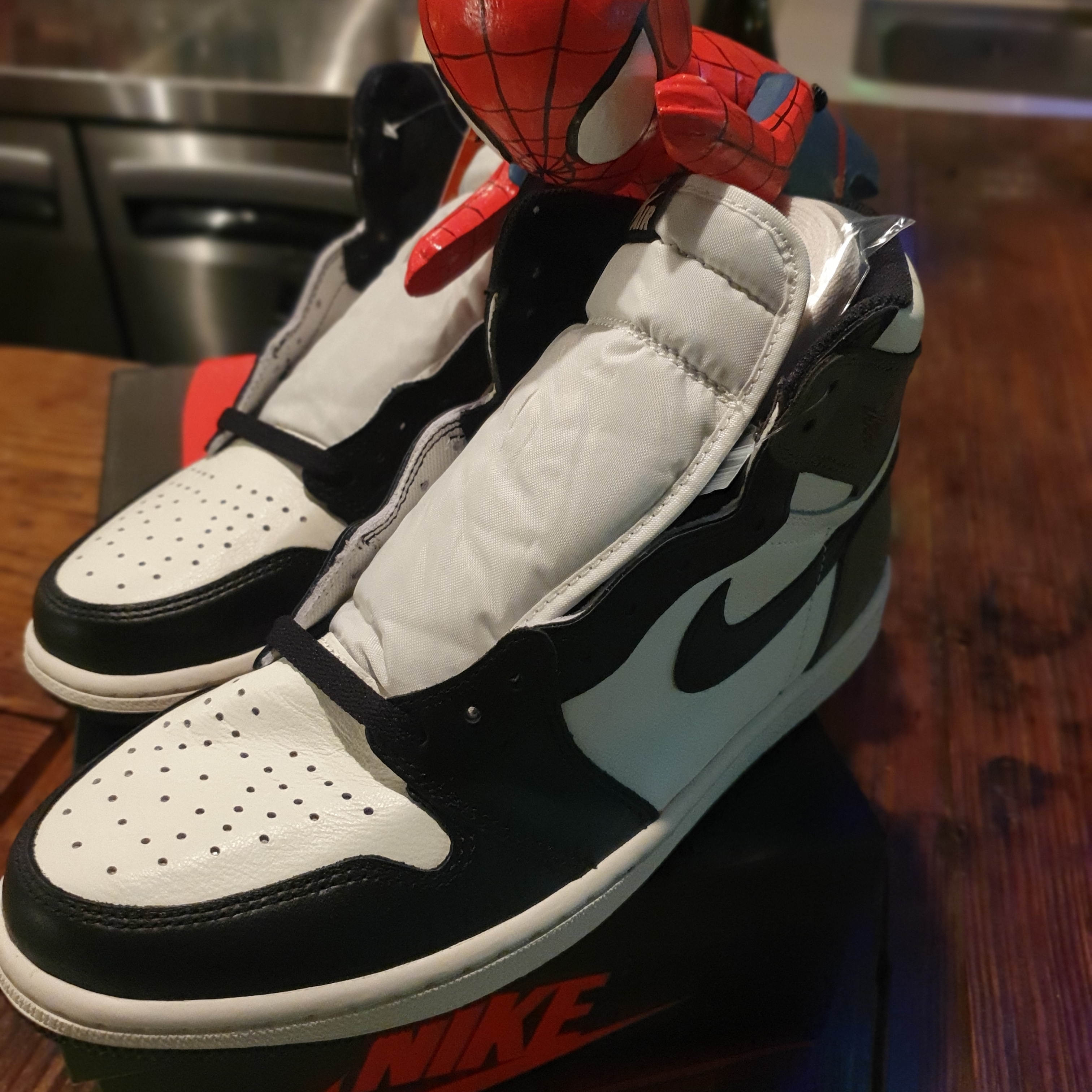 Jordan 1 Retro High OG Black Mocha 착용 스타일
