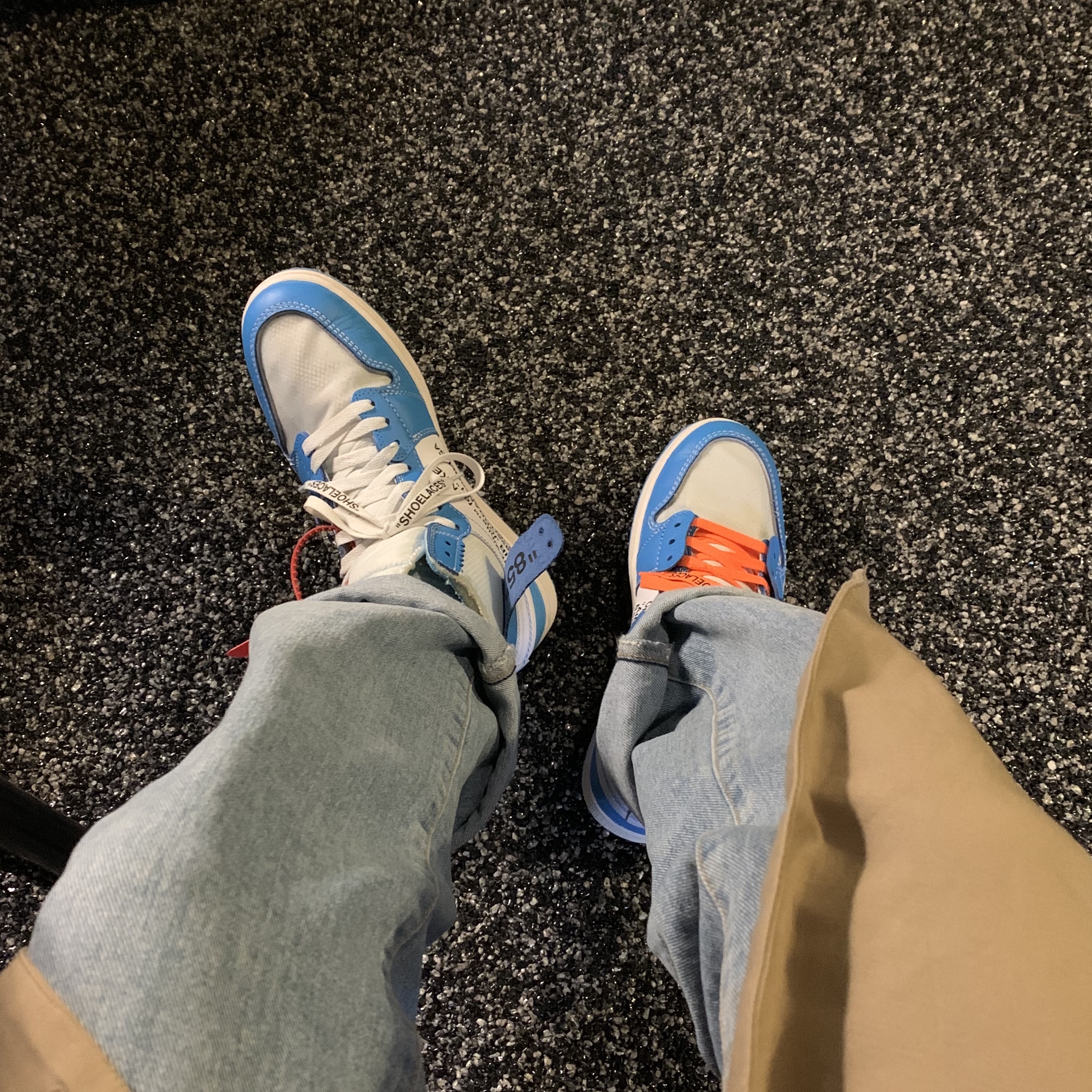 Jordan 1 x Off-White Retro High University Blue 착용 스타일